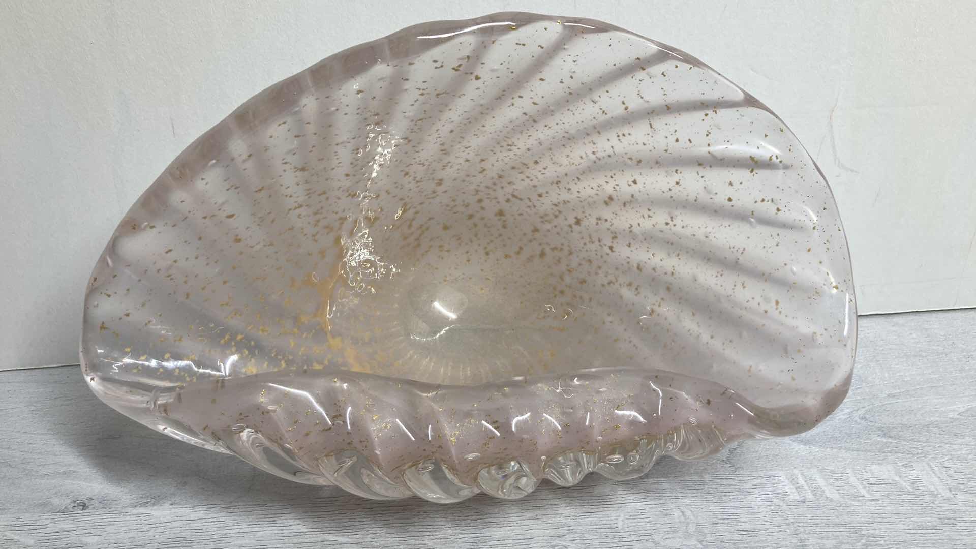 Photo 1 of PINK GLASS SPECKLED GOLD SEASHELL 9.75” X 6.5” H4.5”
