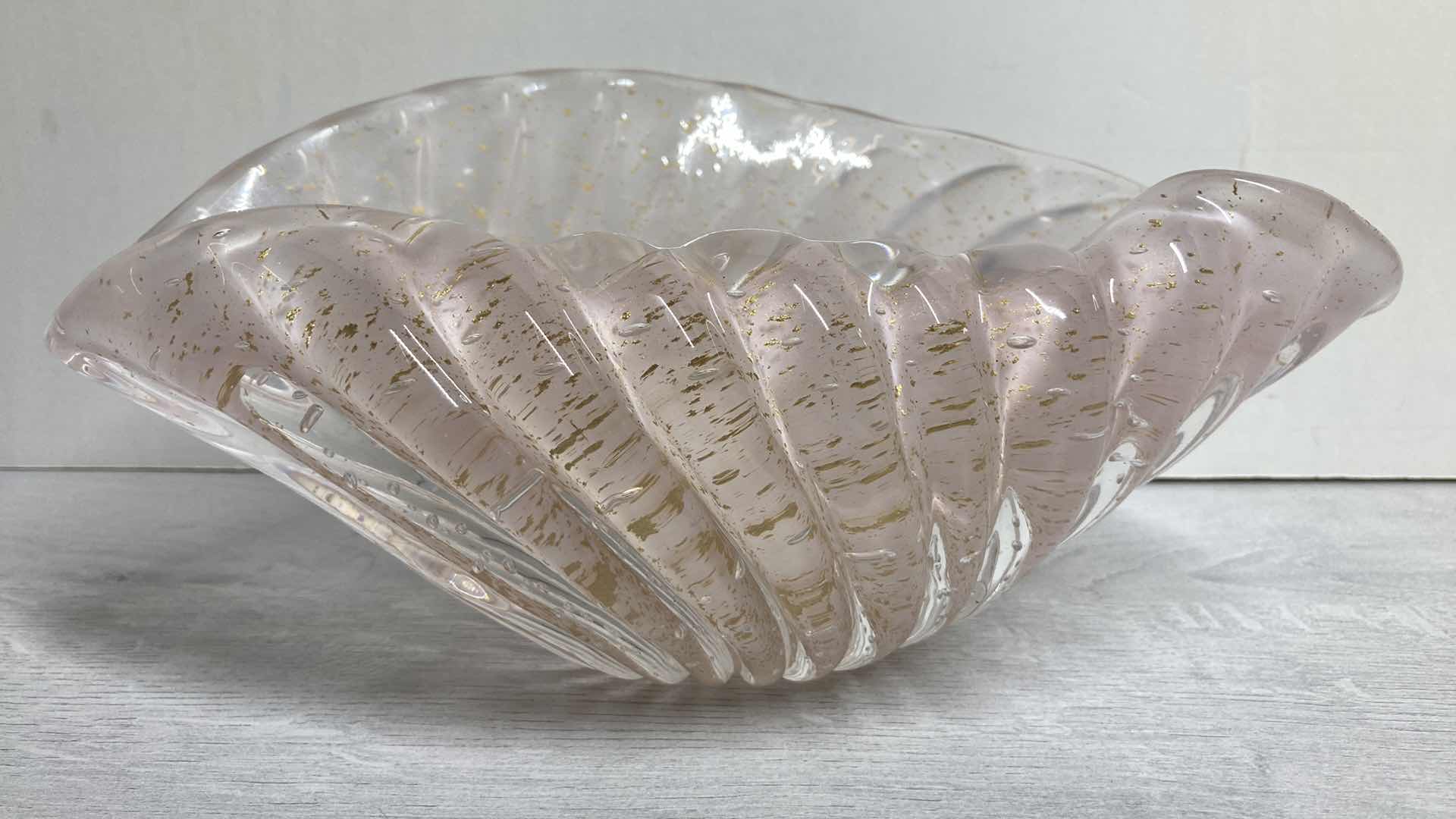 Photo 1 of PINK GLASS SPECKLED GOLD SEASHELL 9.75” X 6.5” H4.5”