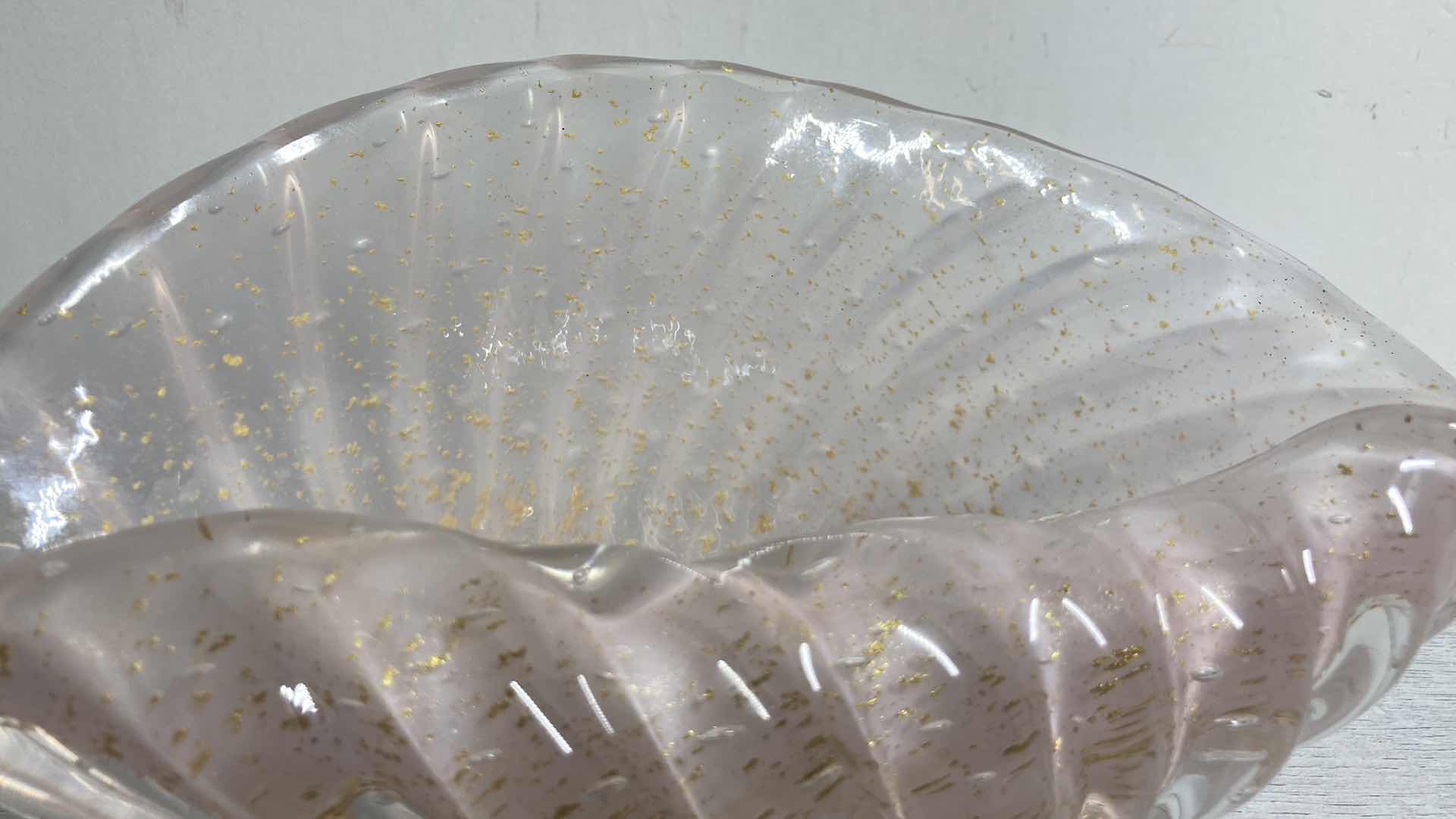 Photo 1 of PINK GLASS SPECKLED GOLD SEASHELL 9.75” X 6.5” H4.5”