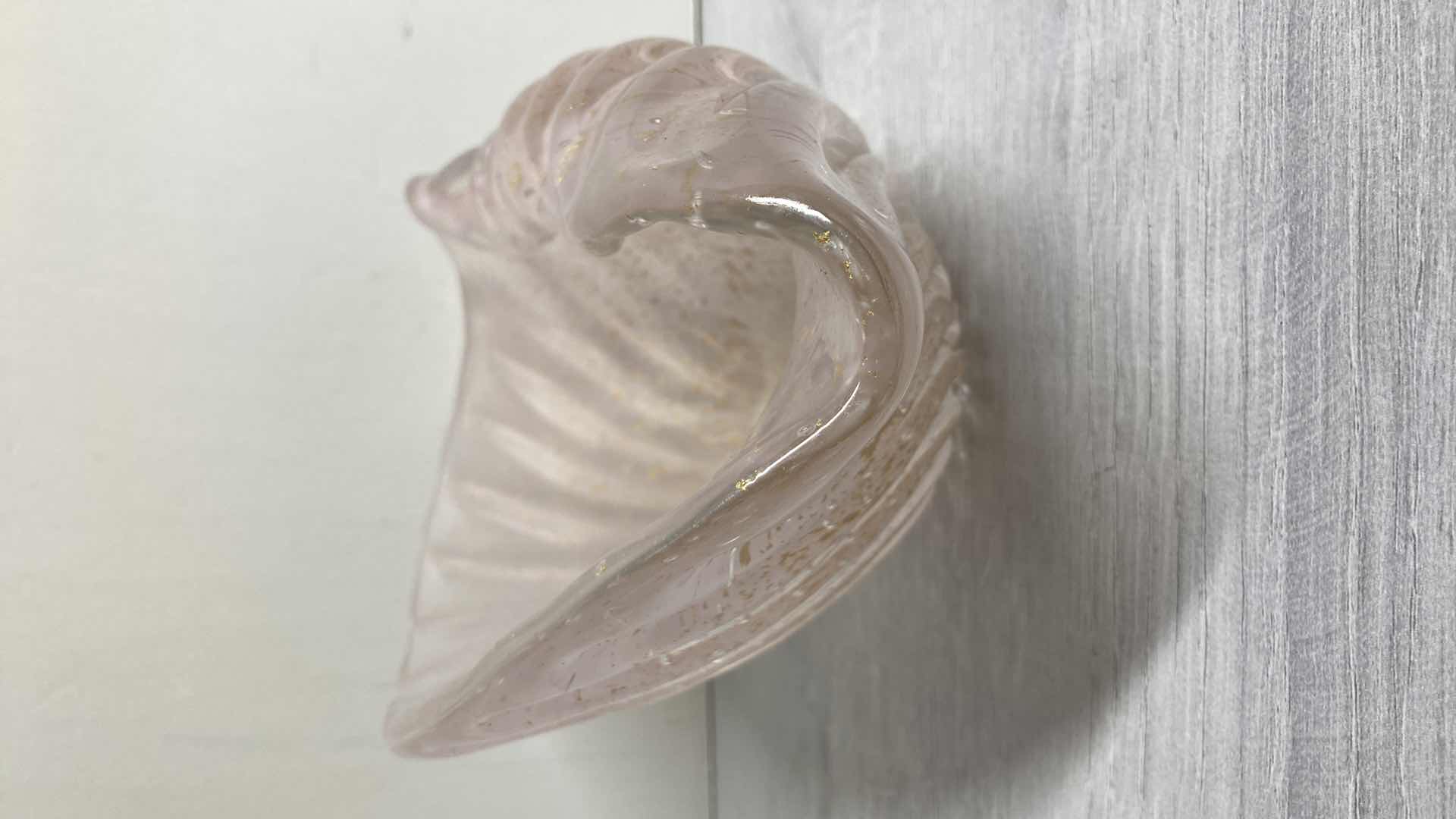 Photo 1 of PINK GLASS SPECKLED GOLD SEASHELL 9.75” X 6.5” H4.5”