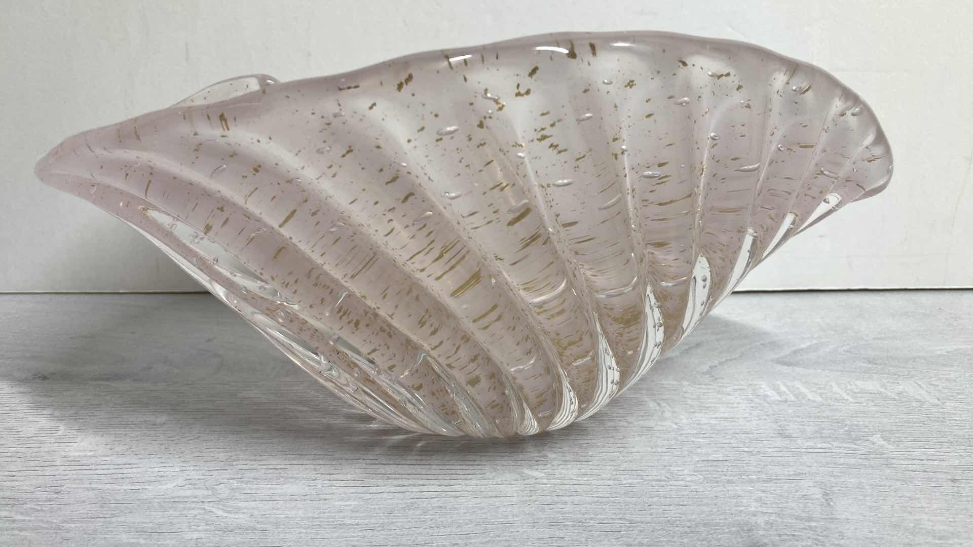 Photo 1 of PINK GLASS SPECKLED GOLD SEASHELL 9.75” X 6.5” H4.5”