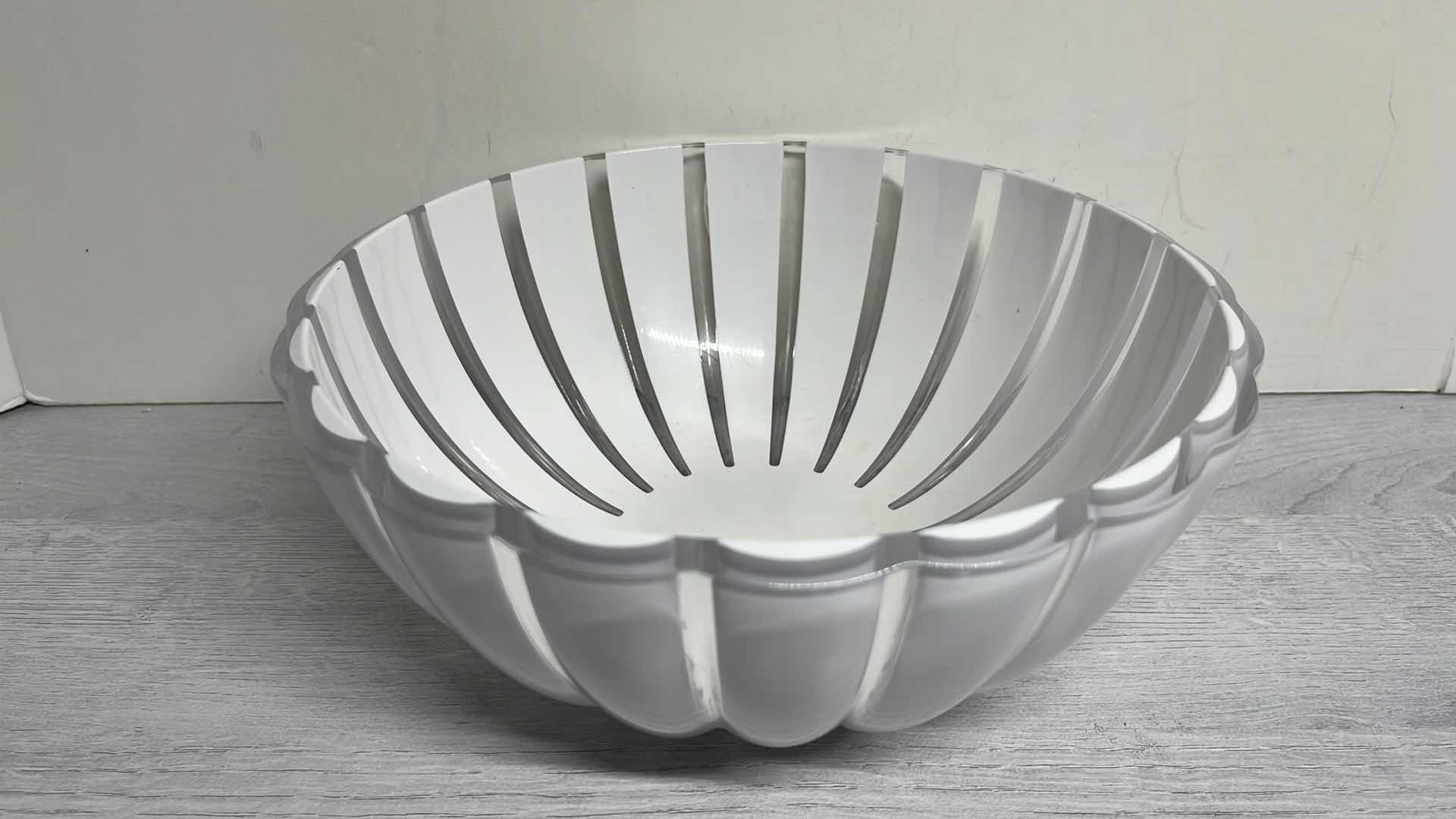 Photo 1 of GUZZINI GRACE CLEAR/WHITE 10” BOWL