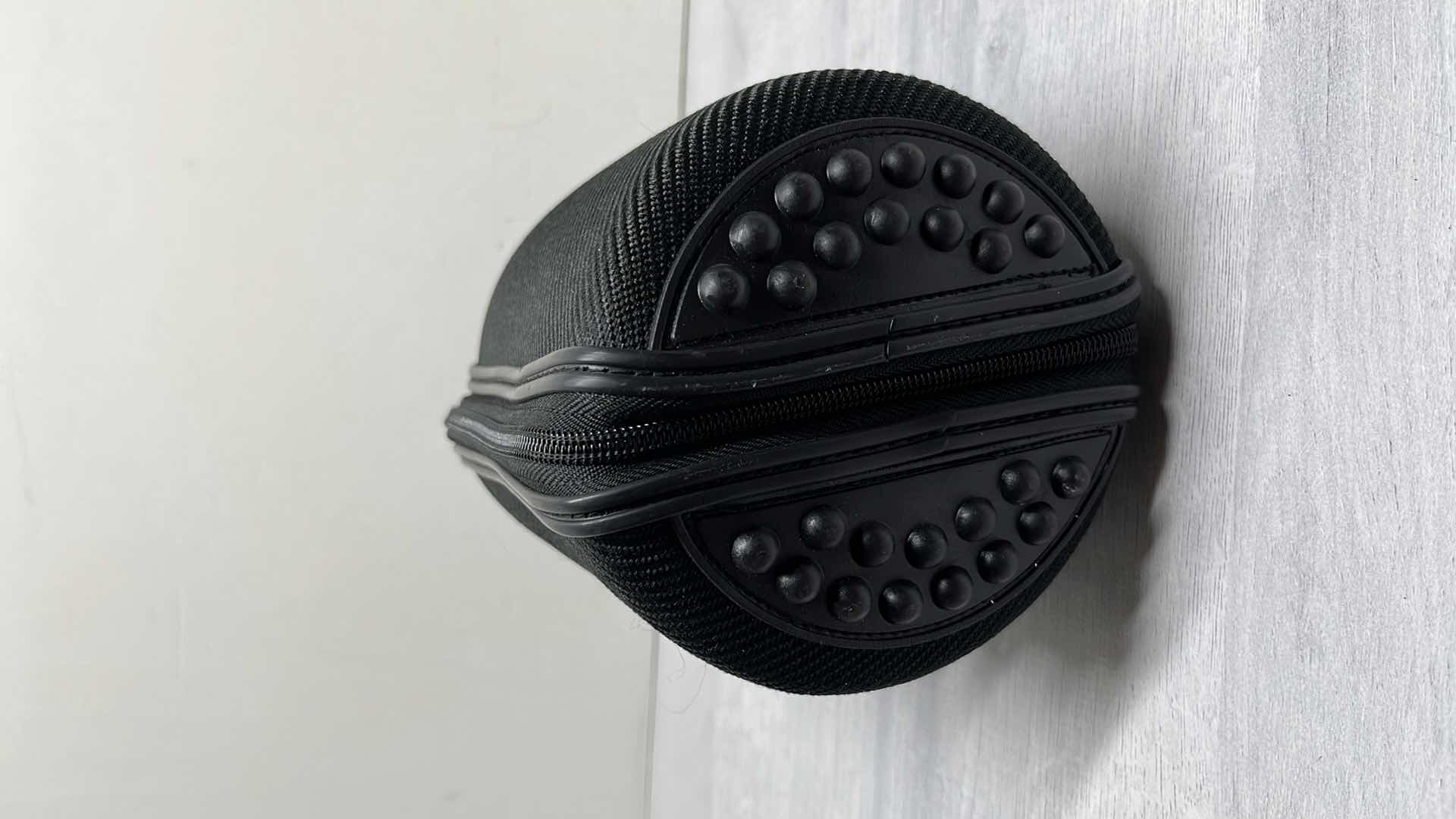 Photo 1 of CADDYO INSULATED SINGLE BOTTLE CHILLER TRANSPORT CASE W NEW WINE KEY & SHOULDER STRAP