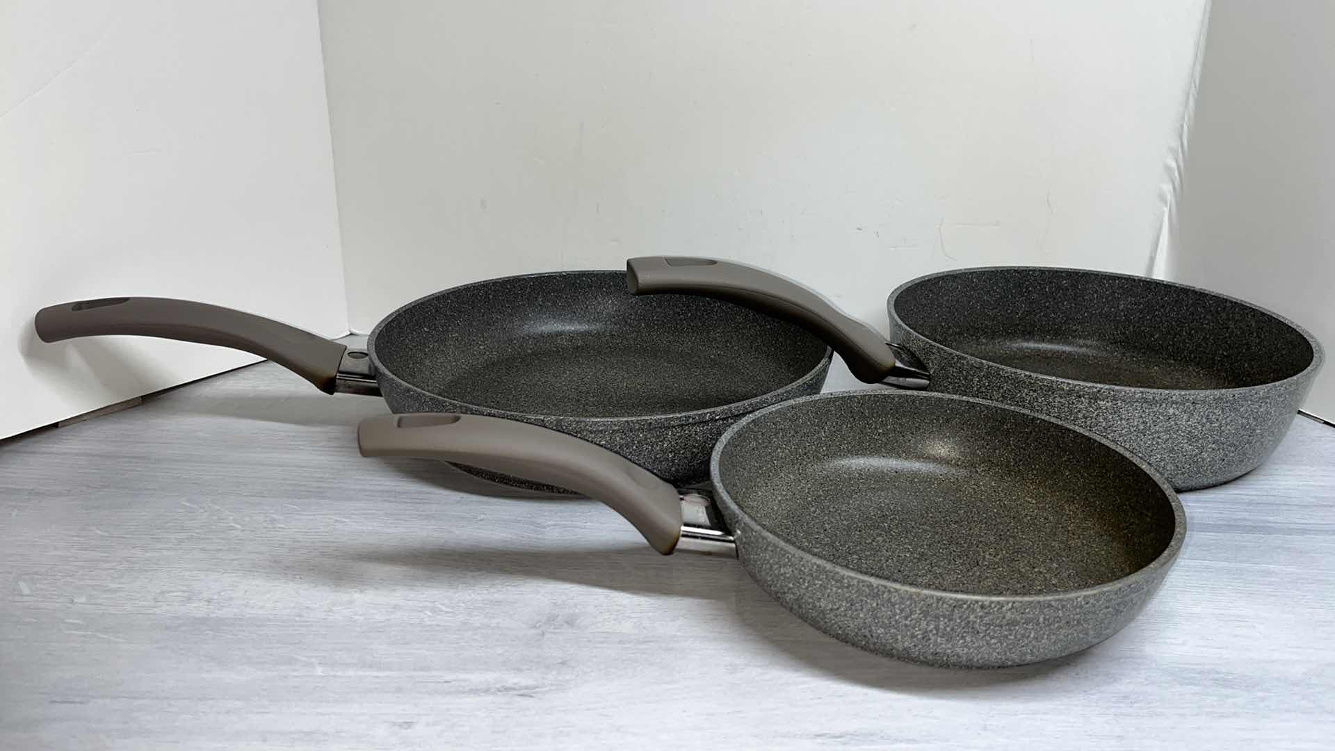 Photo 1 of BALLARINI 1889 MODENA
10 PC NON-STICK POT AND PAN SET W GLASS LIDS