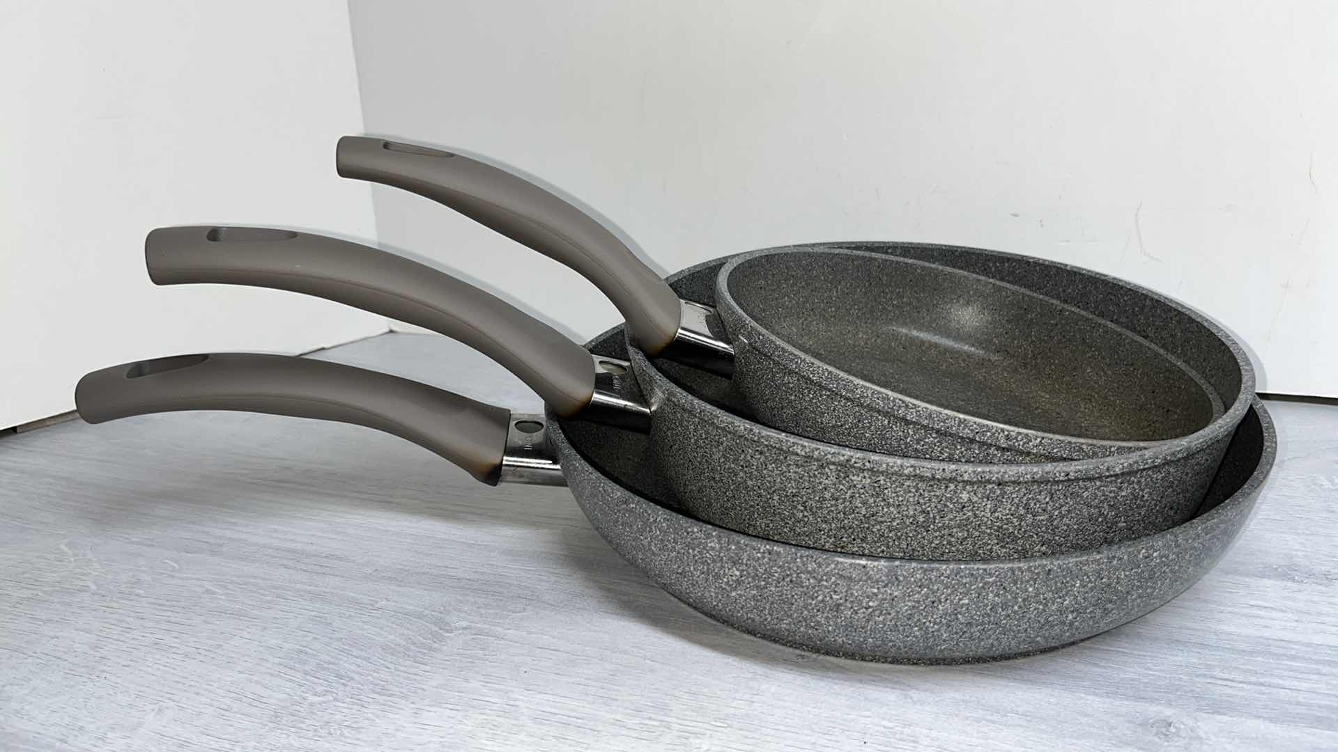 Photo 1 of BALLARINI 1889 MODENA
10 PC NON-STICK POT AND PAN SET W GLASS LIDS