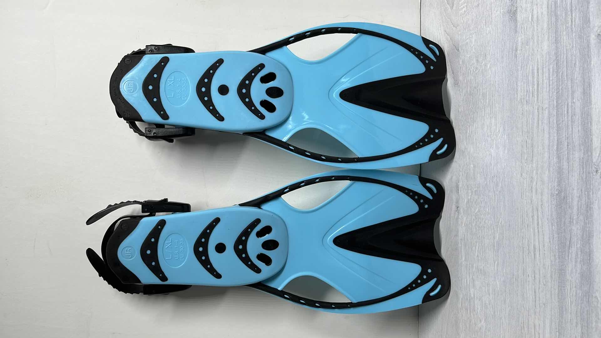 Photo 1 of SPEEDO DIVE FIN/FLIPPERS W ZIPPER BACKPACK JR SIZE L/XL U.S. SIZE 1-4
