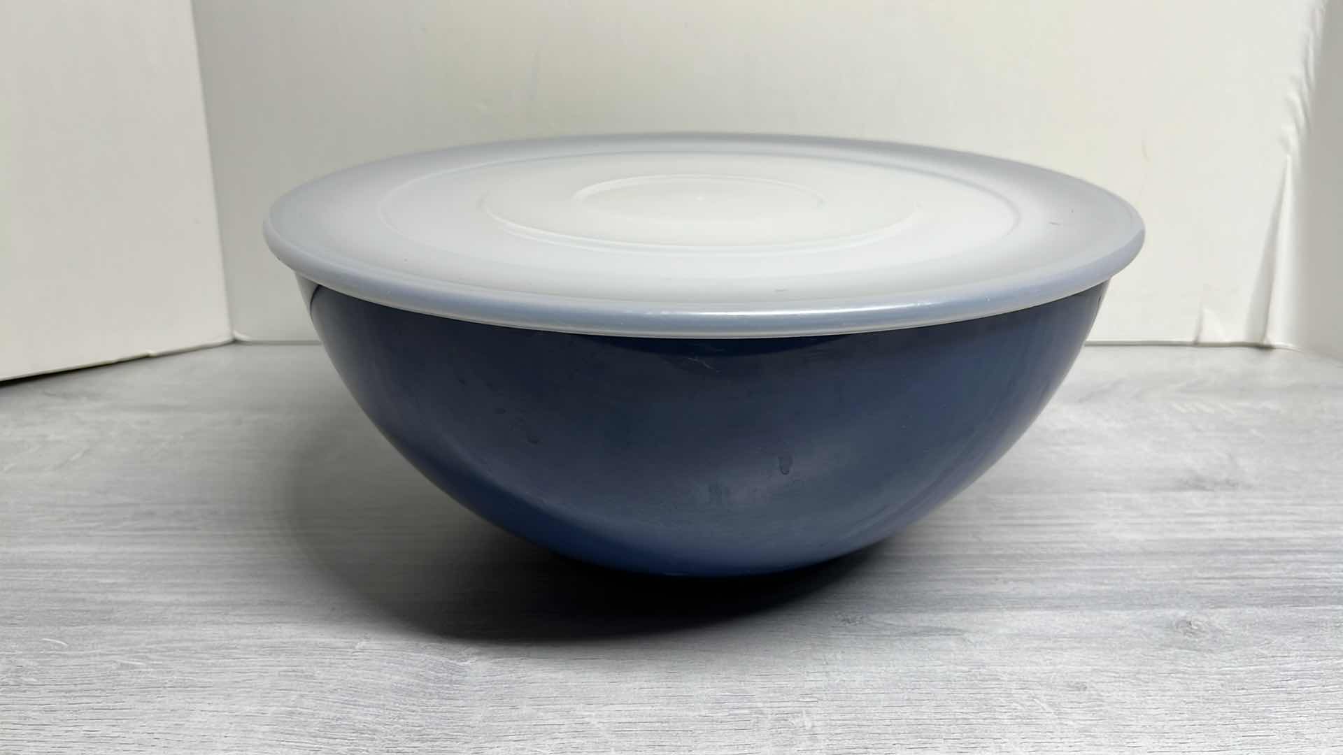 Photo 1 of MADE BY DESIGN 10 PC MIXING BOWL SET W LIDS