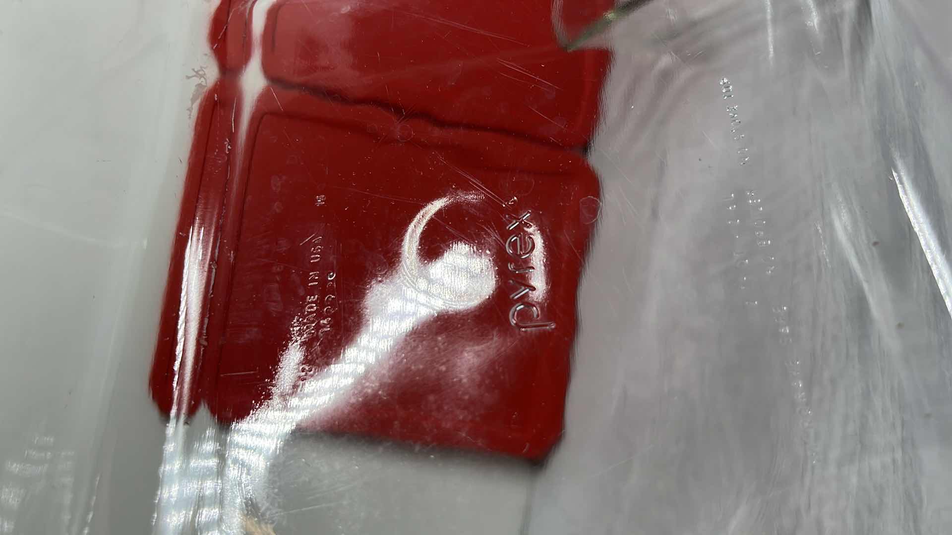 Photo 1 of PYREX RECTANGULAR GLASS BAKEWARE/STORAGE W LIDS 11 CUP (2)