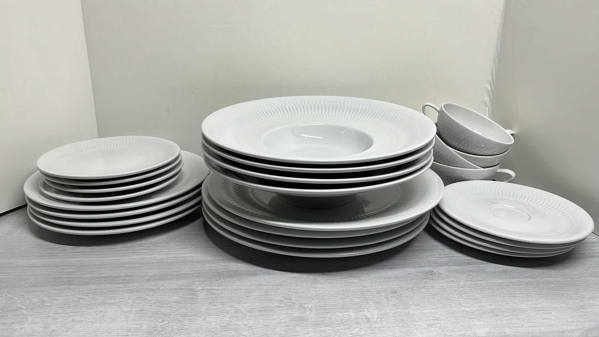 Photo 1 of VISTA ALEGRE UTOPIA COLLECTION 24 PC DINNERWARE SERVICE FOR FOUR