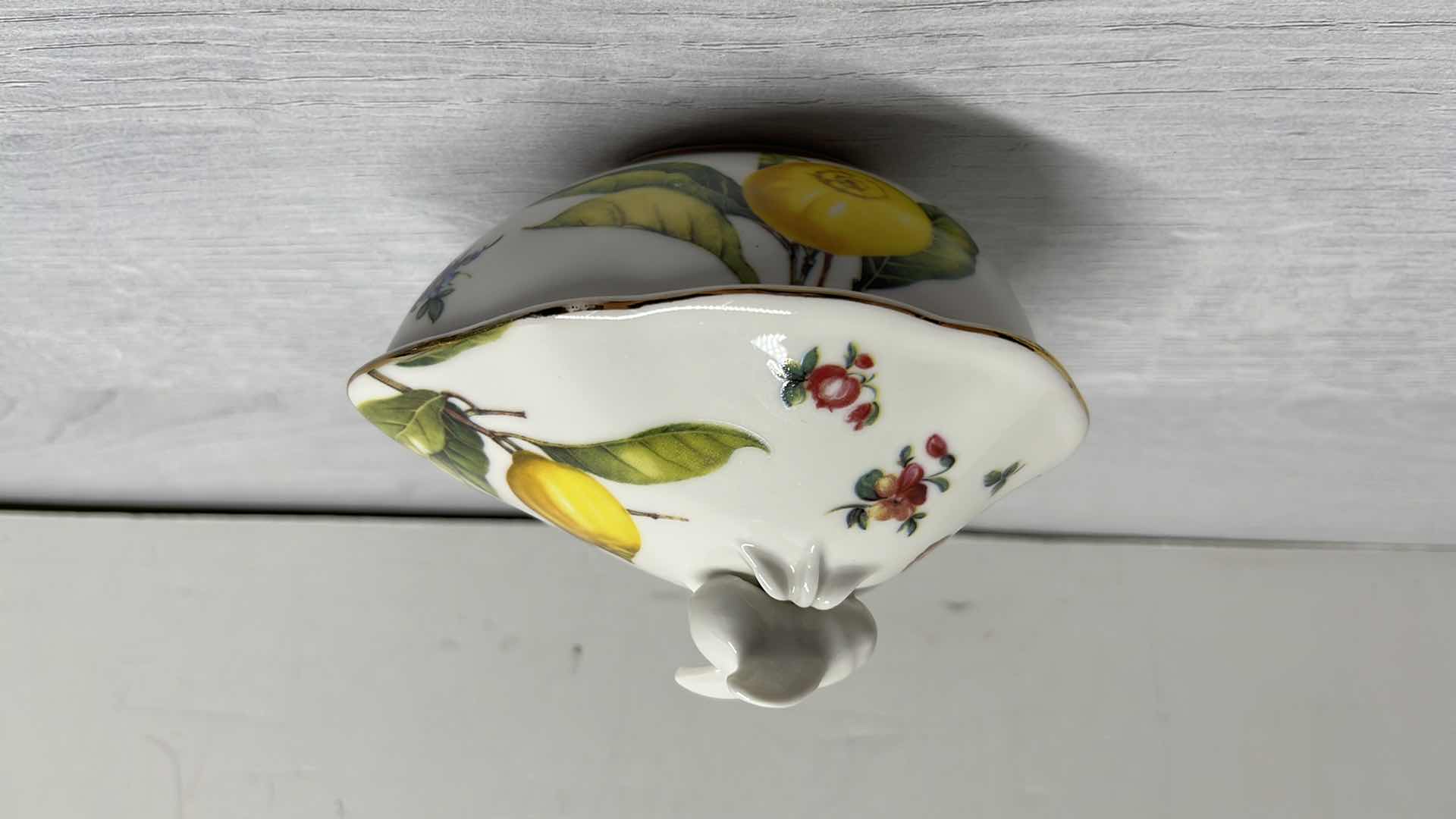 Photo 1 of TANIA BULHOES MARQUESA COLLECTION PORCELAIN BOWL W COVER 3.75” X 4.25” H4” 