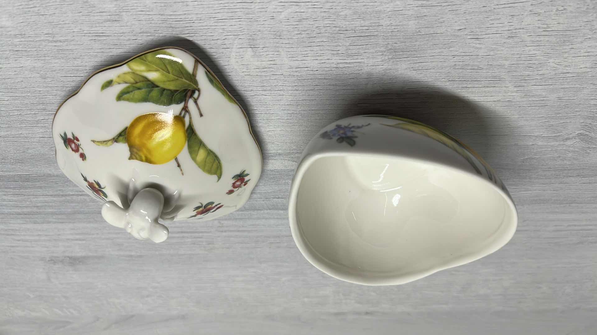 Photo 3 of TANIA BULHOES MARQUESA COLLECTION PORCELAIN BOWL W COVER 3.75” X 4.25” H4” 