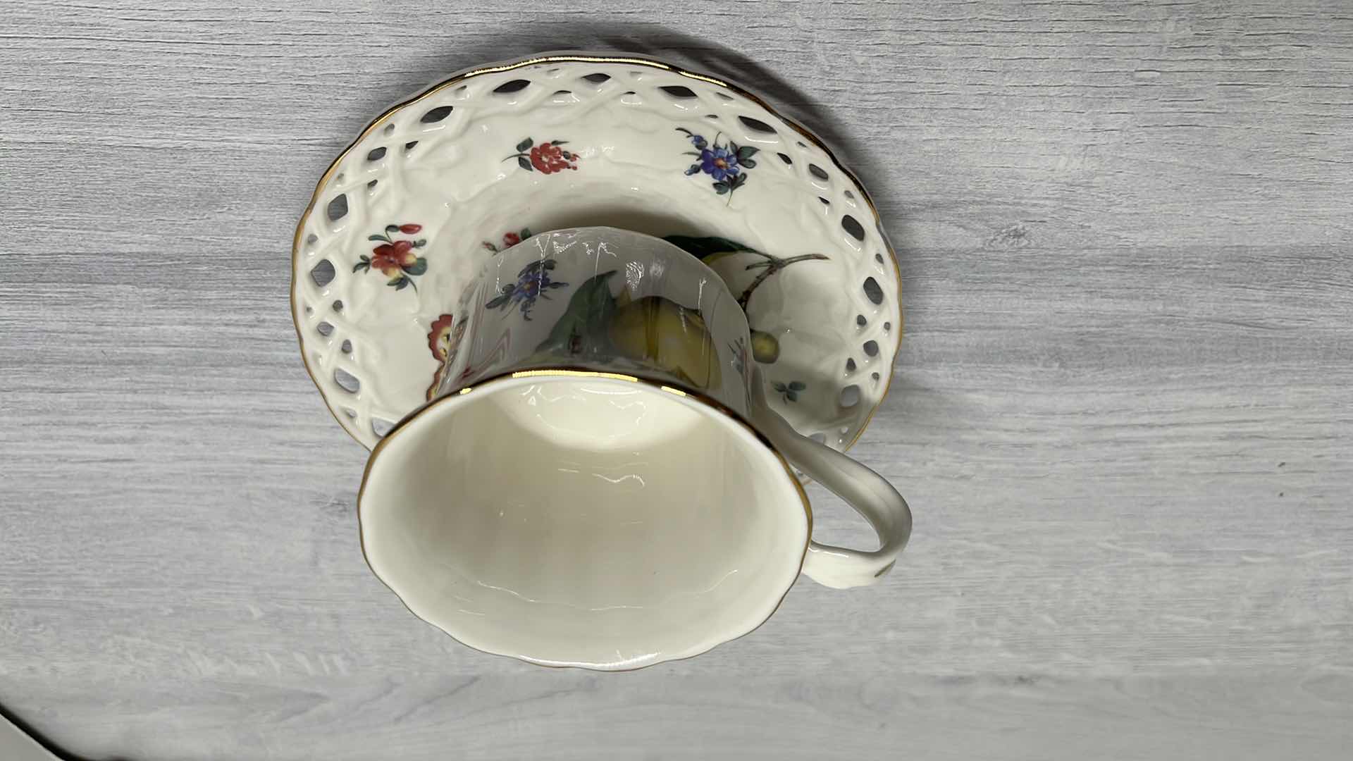Photo 4 of TANIA BULHOES MARQUESA COLLECTION PORCELAIN 6oz TEA CUP & 5.5” SAUCER PLATE (4 SETS)