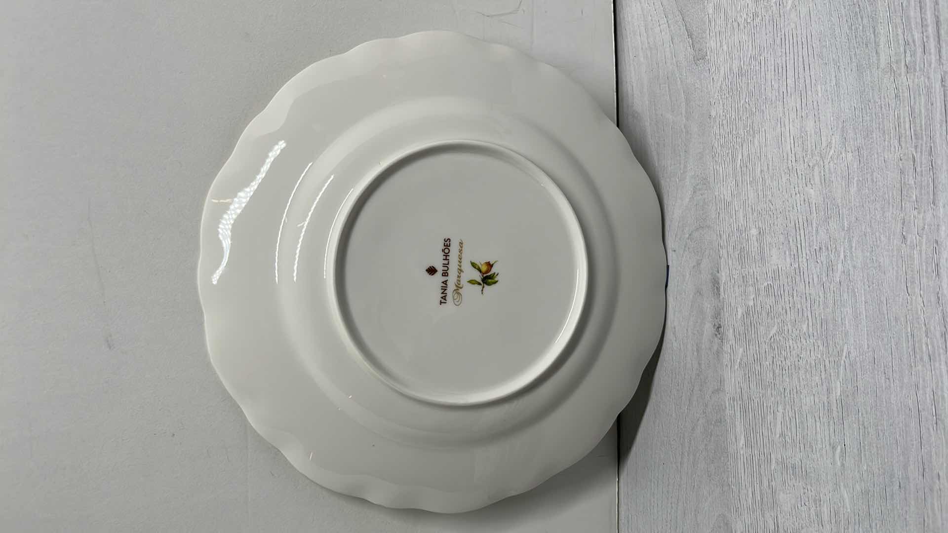 Photo 1 of TANIA BULHOES MARQUESA COLLECTION PORCELAIN 10.5” DINNER PLATE (5)