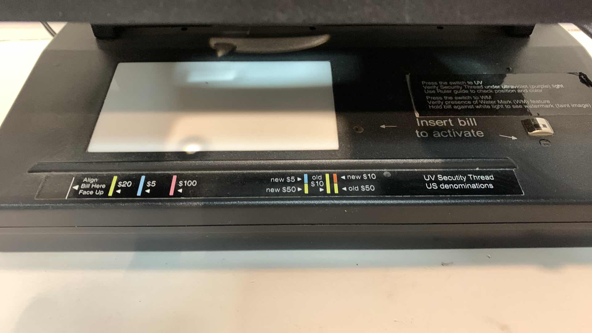 Photo 1 of ACCUBANKER D66 BANKER PRO PROFESSIONAL COUNTERFEIT DETECTOR