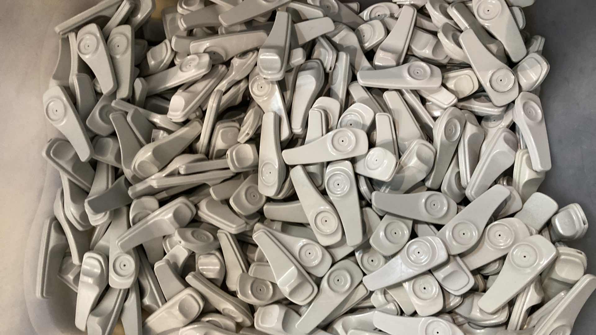 Photo 1 of RETAIL 3.5” SECURITY TAGS  ONLY (APPROX 800-1000)