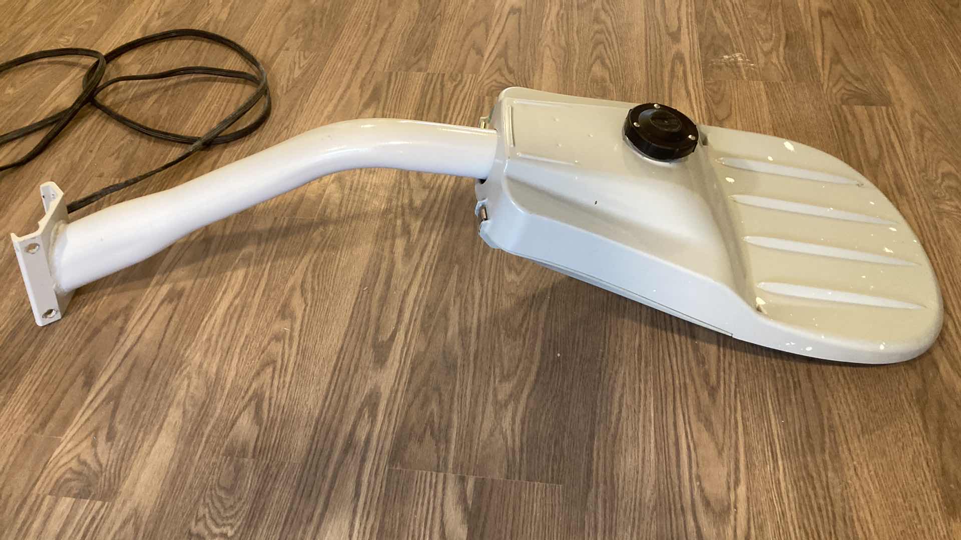 Photo 3 of LEOTEK COMMERCIAL WALL MOUNTED OUTDOOR LED LAMP LIGHT MODEL GCL1-80G-MV-NW-2S-GY-700-PCR7-SC 15” X 48” H25”