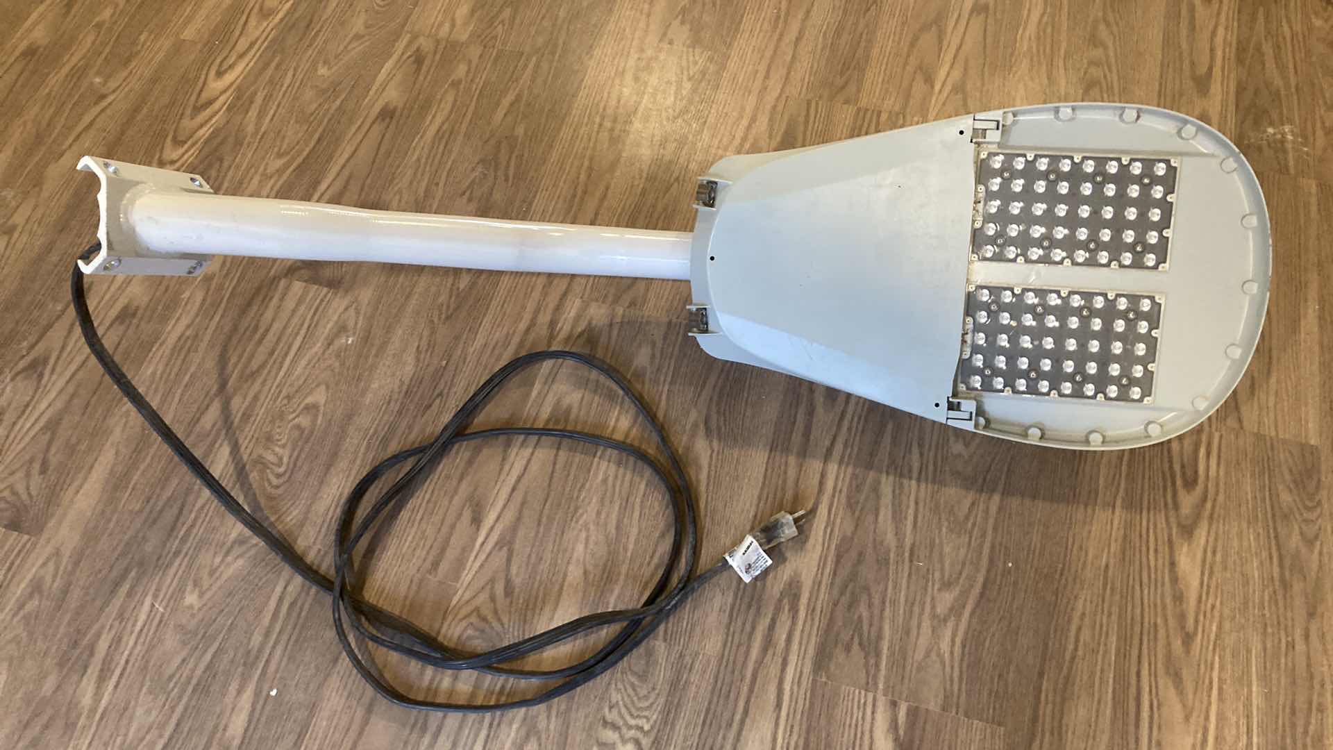 Photo 1 of LEOTEK COMMERCIAL WALL MOUNTED OUTDOOR LED LAMP LIGHT MODEL GCL1-80G-MV-NW-2S-GY-700-PCR7-SC 15” X 48” H25”