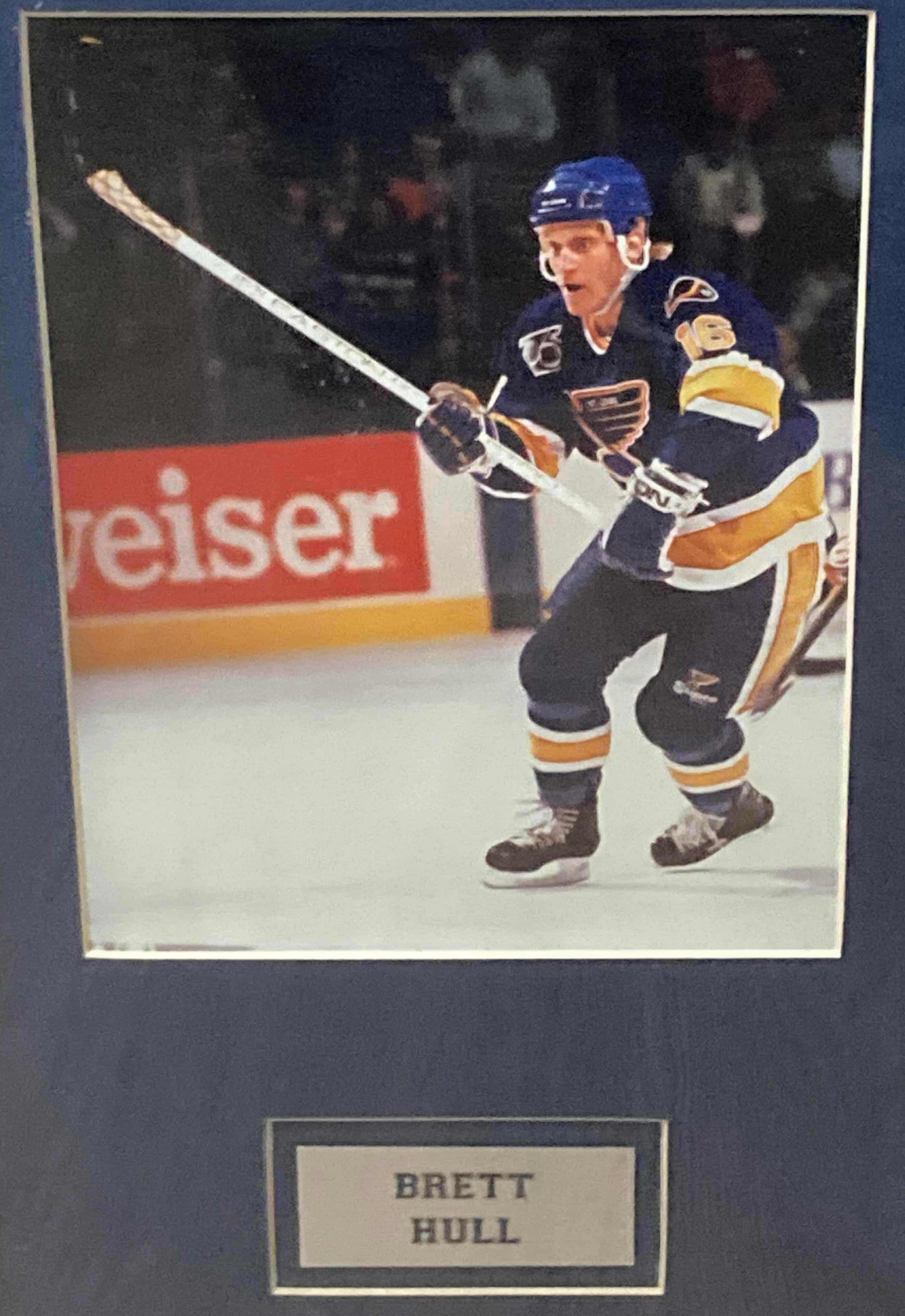 Photo 2 of BRETT HULL ST. LOUIS BLUES #16 NHL HOCKEY FRAMED PHOTOGRAPH 13” X 19”