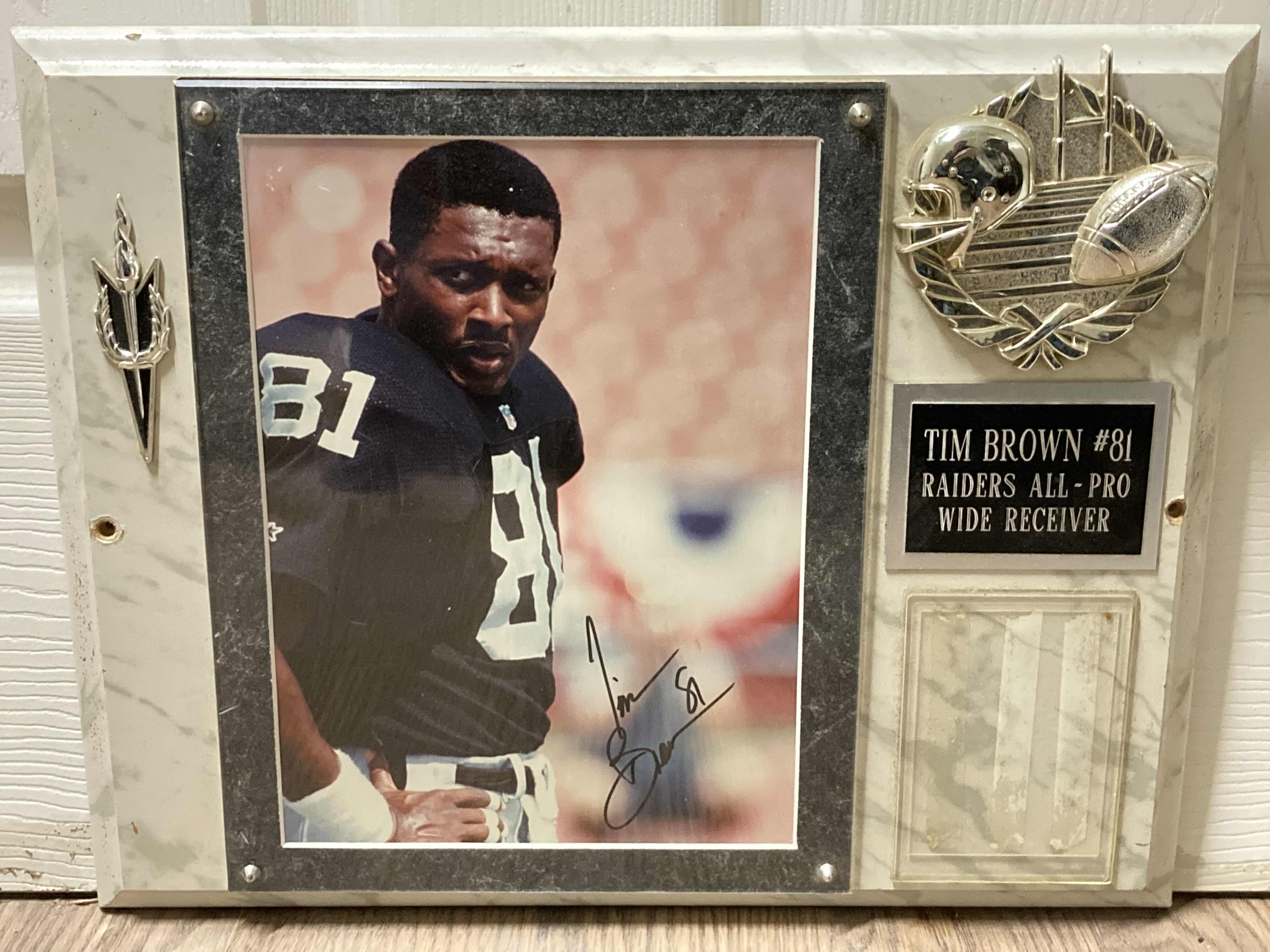 Photo 1 of TIM BROWN RAIDERS #81 PHOTOGRAPH MEMORABILIA PLAQUE AUTOGRAPHED BY TIM BROWN NO COA 15” X 12”