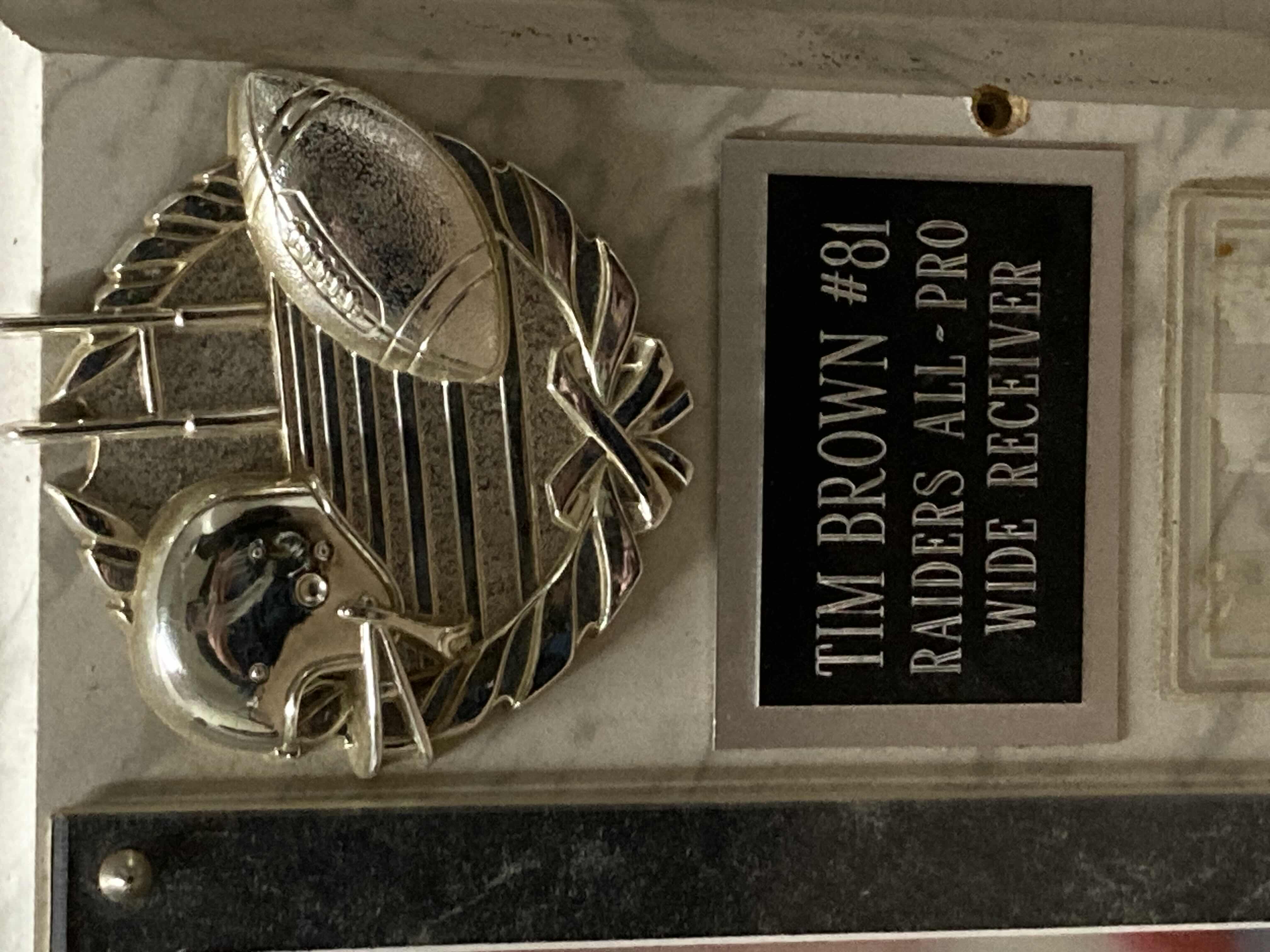 Photo 1 of TIM BROWN RAIDERS #81 PHOTOGRAPH MEMORABILIA PLAQUE AUTOGRAPHED BY TIM BROWN NO COA 15” X 12”