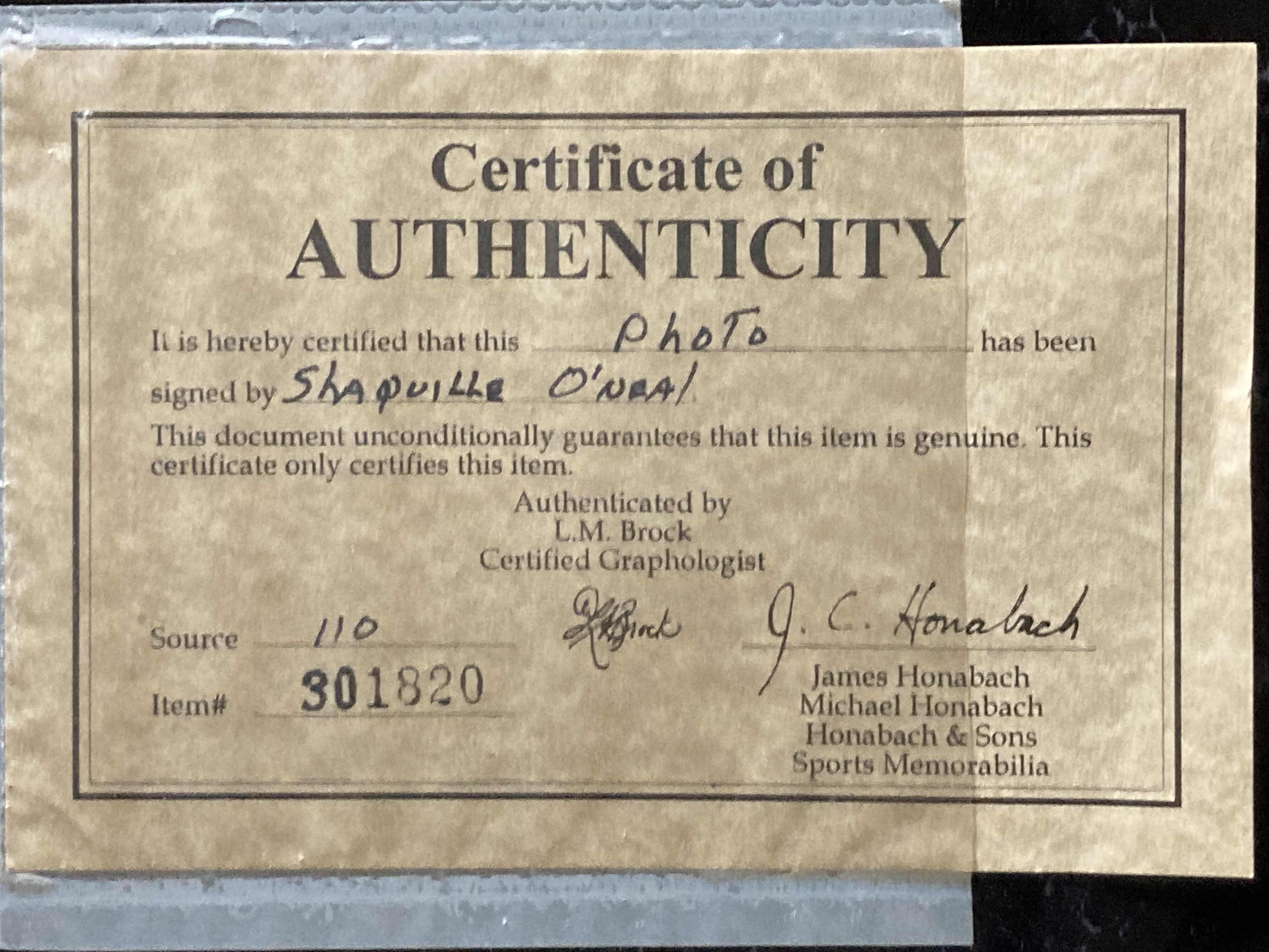 Photo 5 of SHAQUILLE O’NEAL MAGIC #32 MEMORABILIA PLAQUE AUTOGRAPHED BY SHAQUILLE O’NEAL W PLAYERS CARDS & COA 15” X 12”