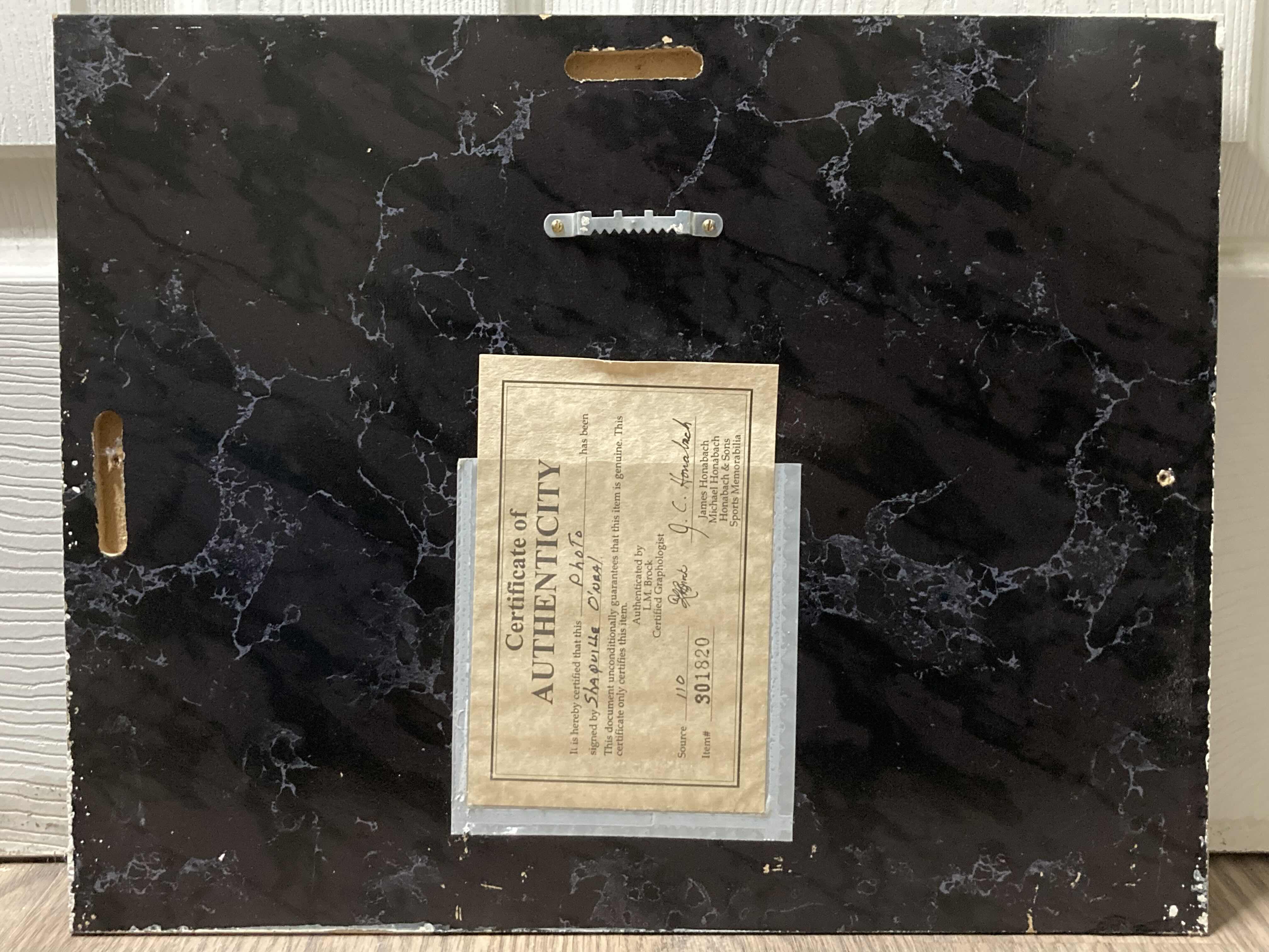 Photo 6 of SHAQUILLE O’NEAL MAGIC #32 MEMORABILIA PLAQUE AUTOGRAPHED BY SHAQUILLE O’NEAL W PLAYERS CARDS & COA 15” X 12”