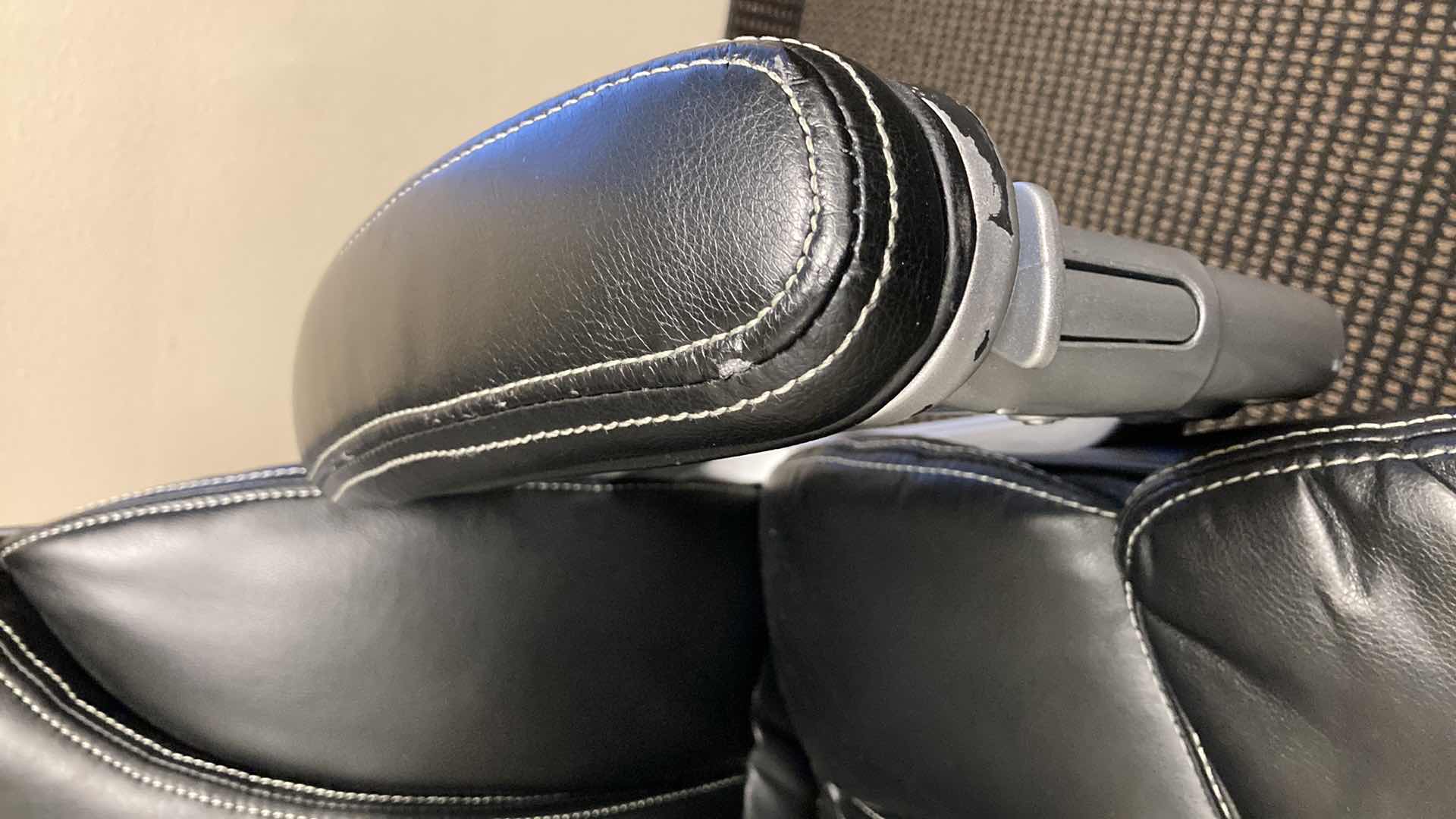 Photo 11 of BRAIRD ERGONOMIC BONDED LEATHER SWIVEL ROLLING OFFICE CHAIR 27.8” X 31.1” H43.9-50”