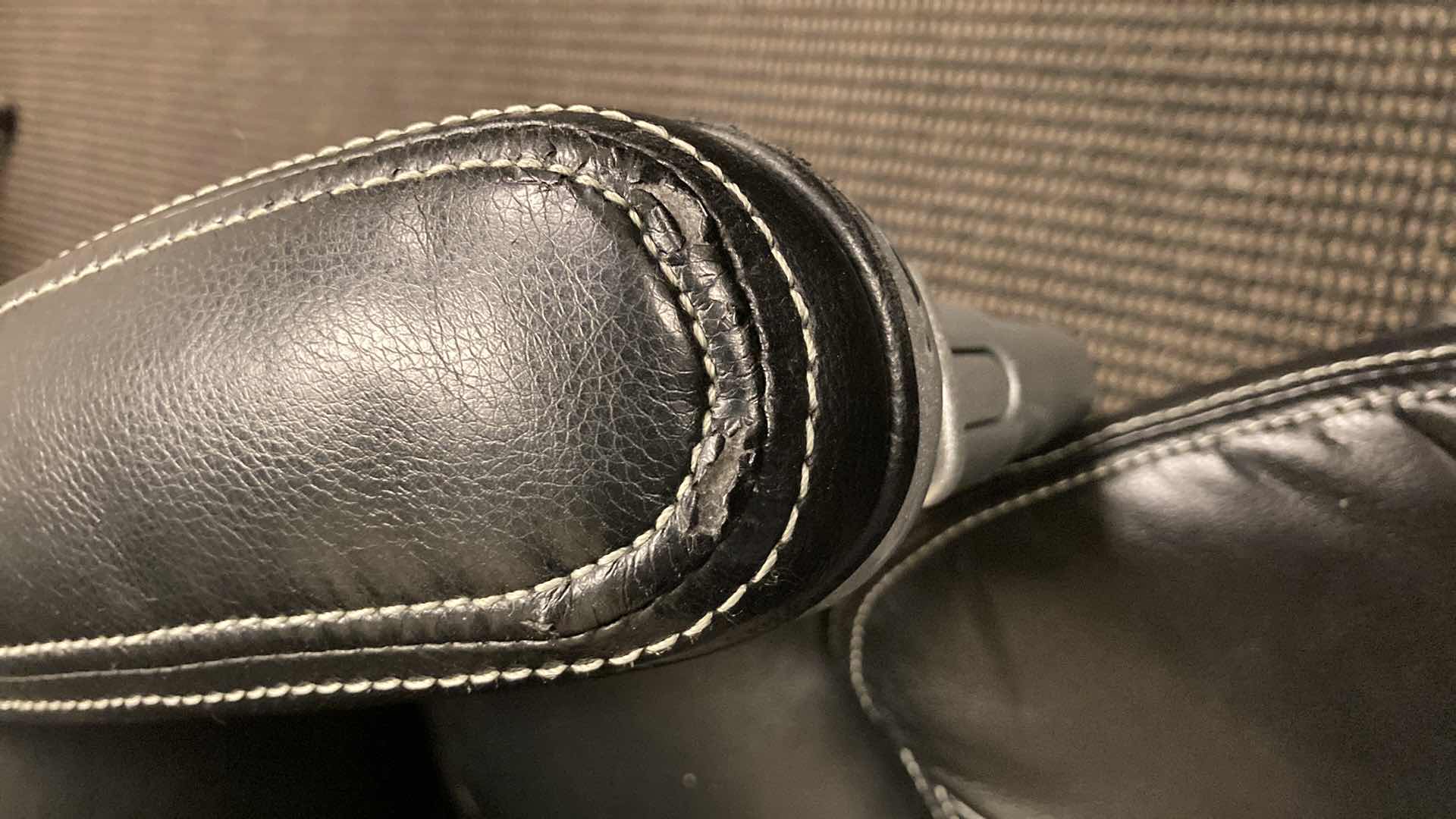 Photo 1 of BRAIRD ERGONOMIC BONDED LEATHER SWIVEL ROLLING OFFICE CHAIR 27.8” X 31.1” H43.9-50”