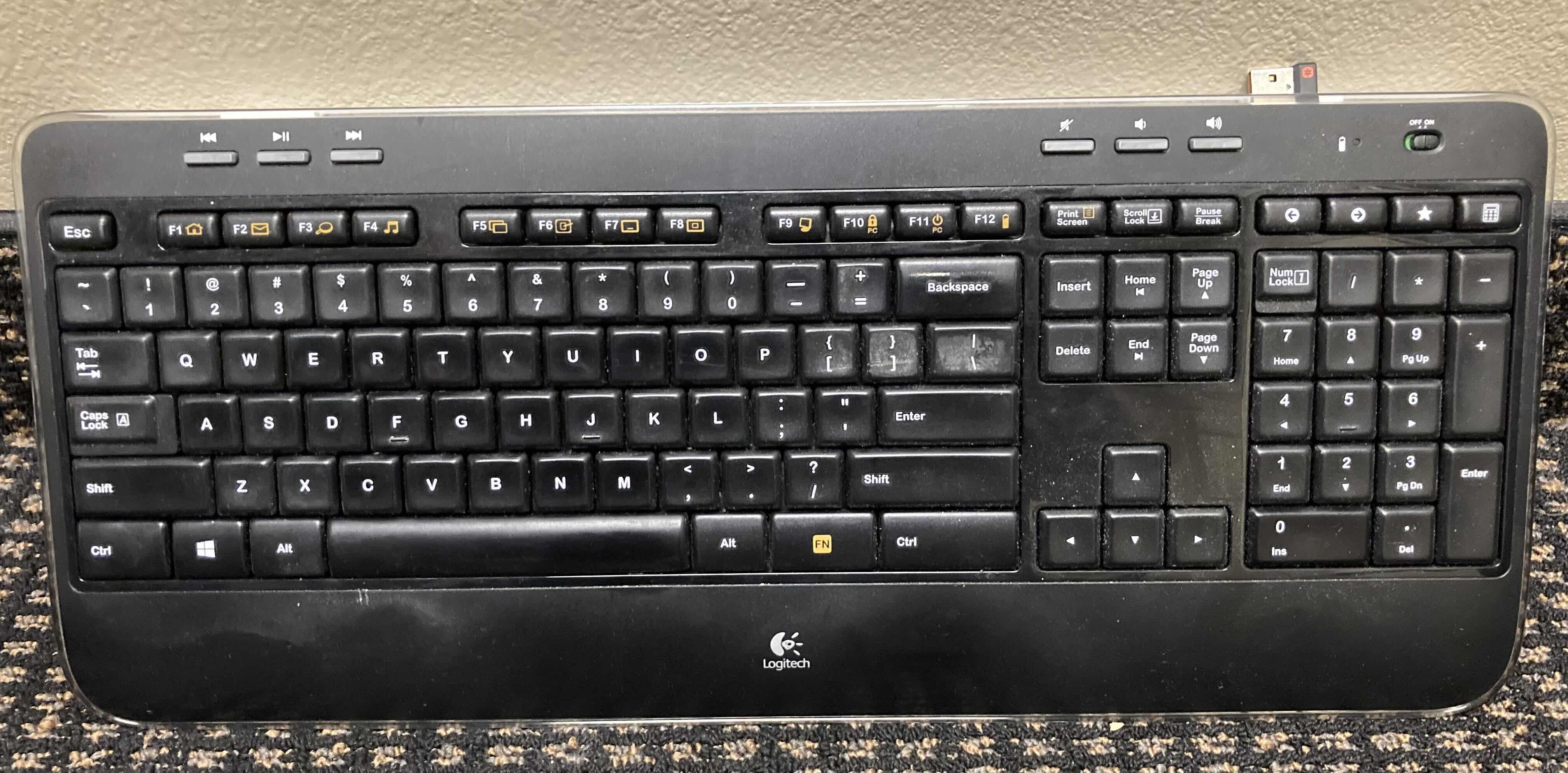 Photo 1 of LOGITECH WIRELESS KEYBOARD & MOUSE MODEL K520