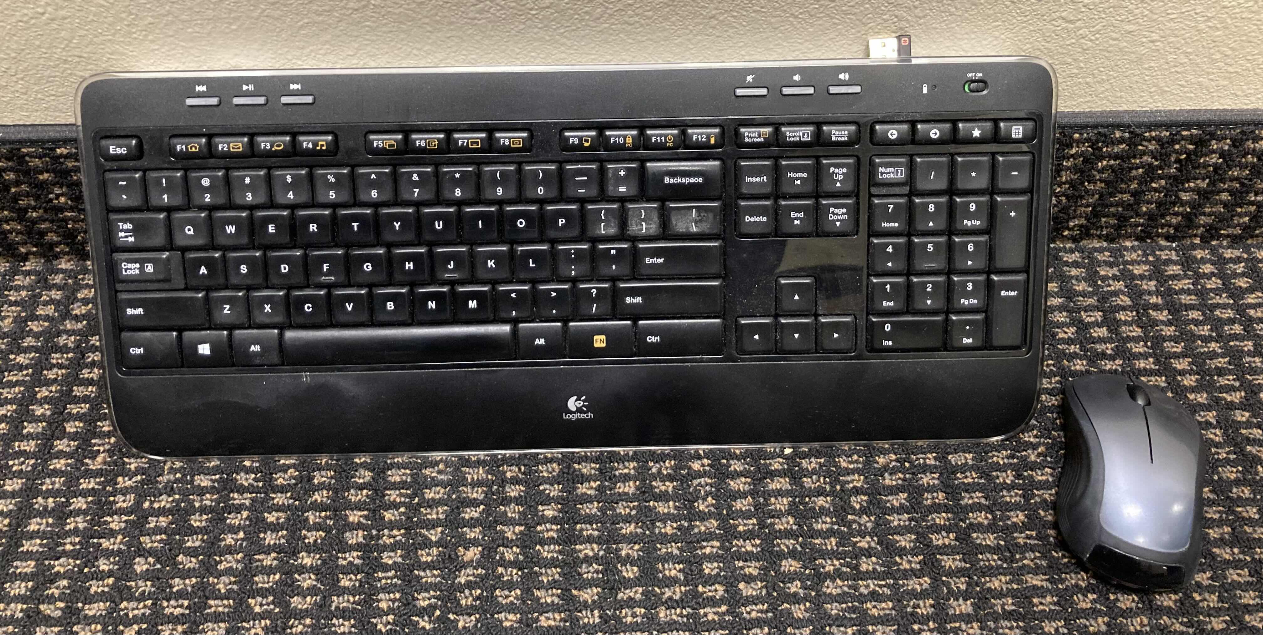 Photo 1 of LOGITECH WIRELESS KEYBOARD & MOUSE MODEL K520