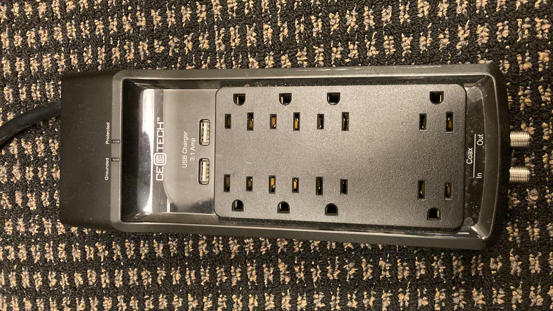 Photo 1 of CE TECH W USB PORT POWER STRIP