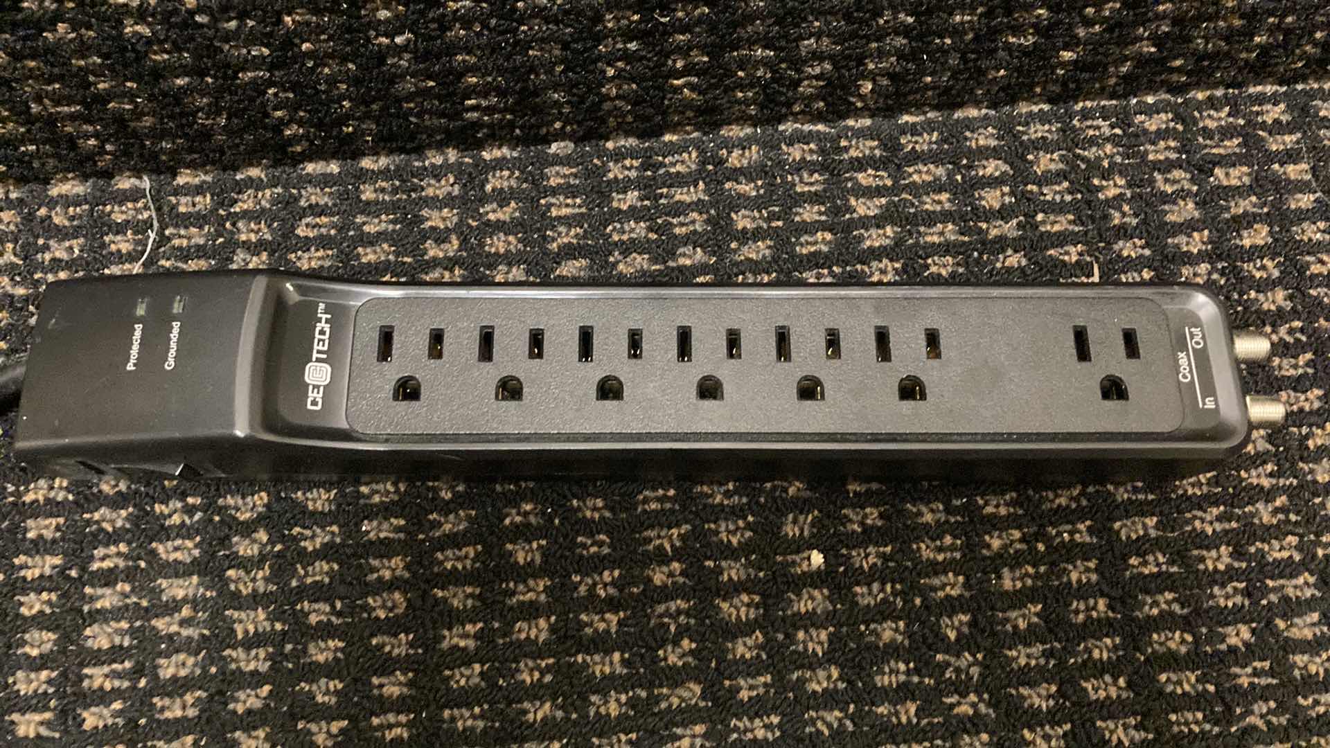 Photo 1 of CE TECH POWER STRIP