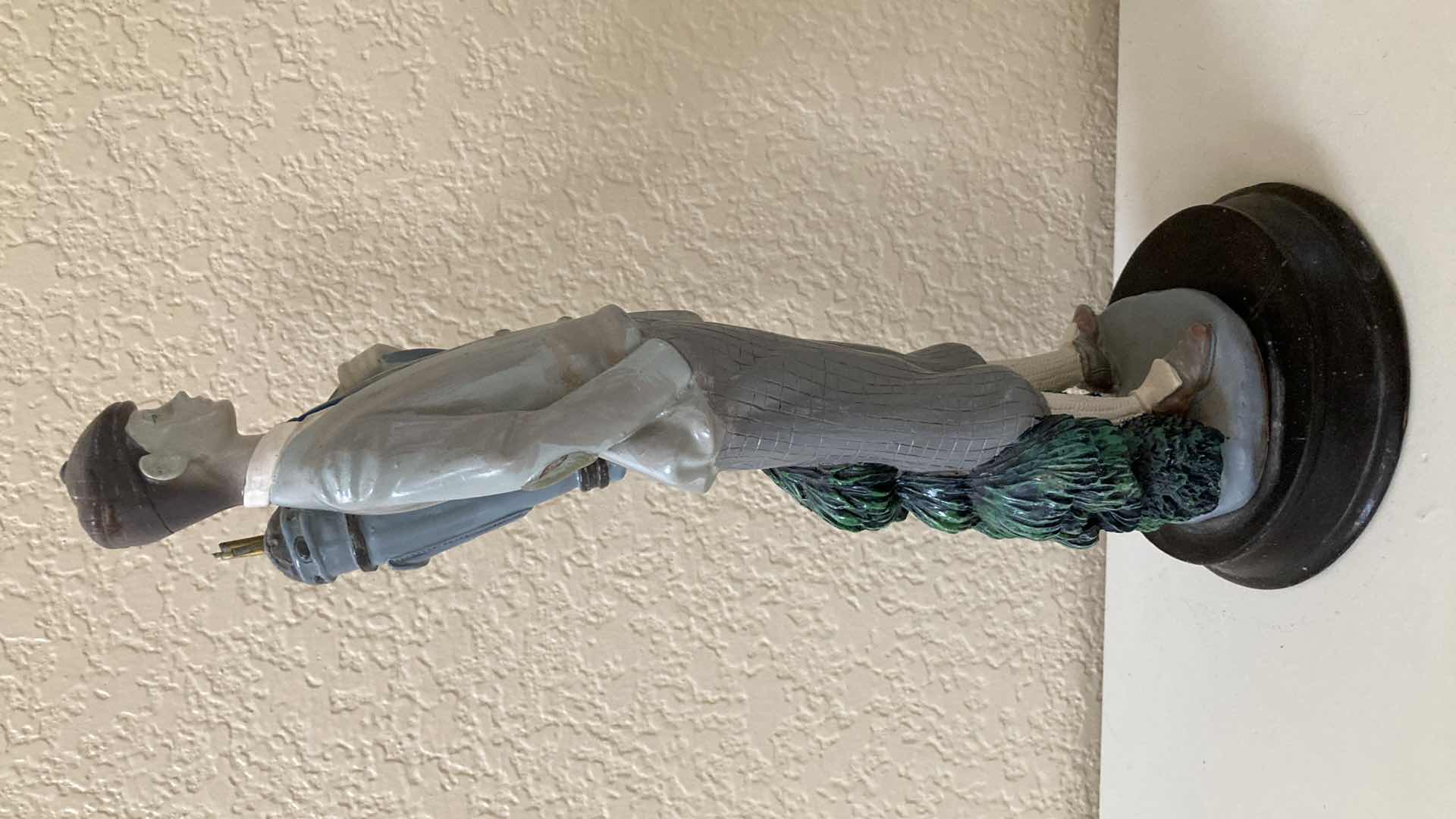 Photo 1 of EARLY CENTURY GOLFER RESIN FIGURINE H11”