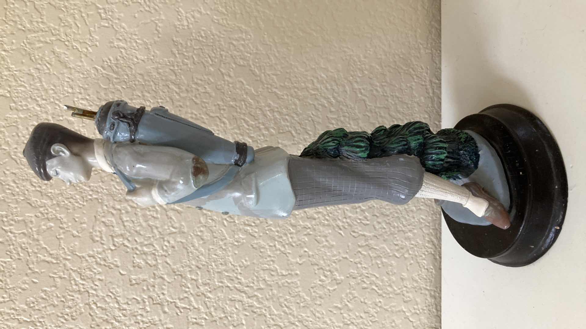 Photo 1 of EARLY CENTURY GOLFER RESIN FIGURINE H11”