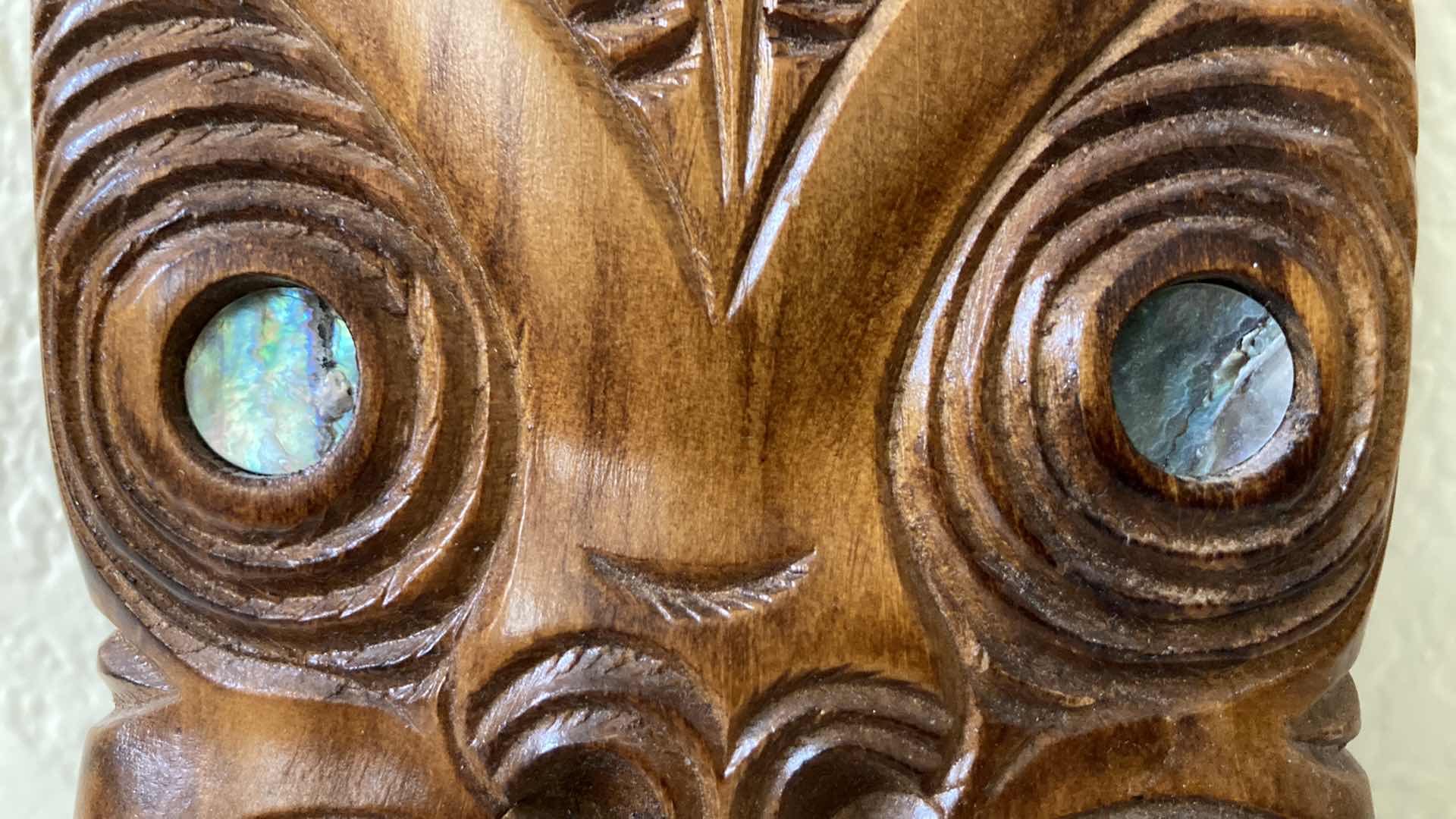 Photo 1 of HAND CARVED WOOD TIKI FACE WALL ART FROM AOTEAROA NZ KAURI TIMBER 3.75” X 7”