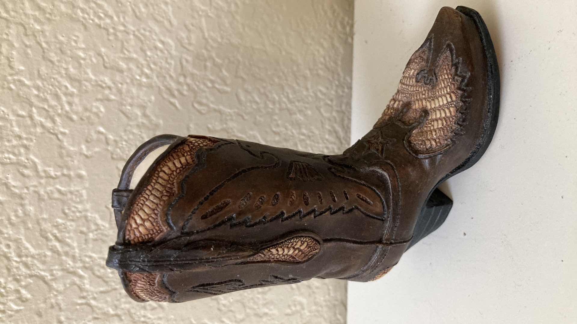 Photo 1 of JPC THUNDERBIRD WESTERN COWBOY BOOT RESIN DECOR H4.25”