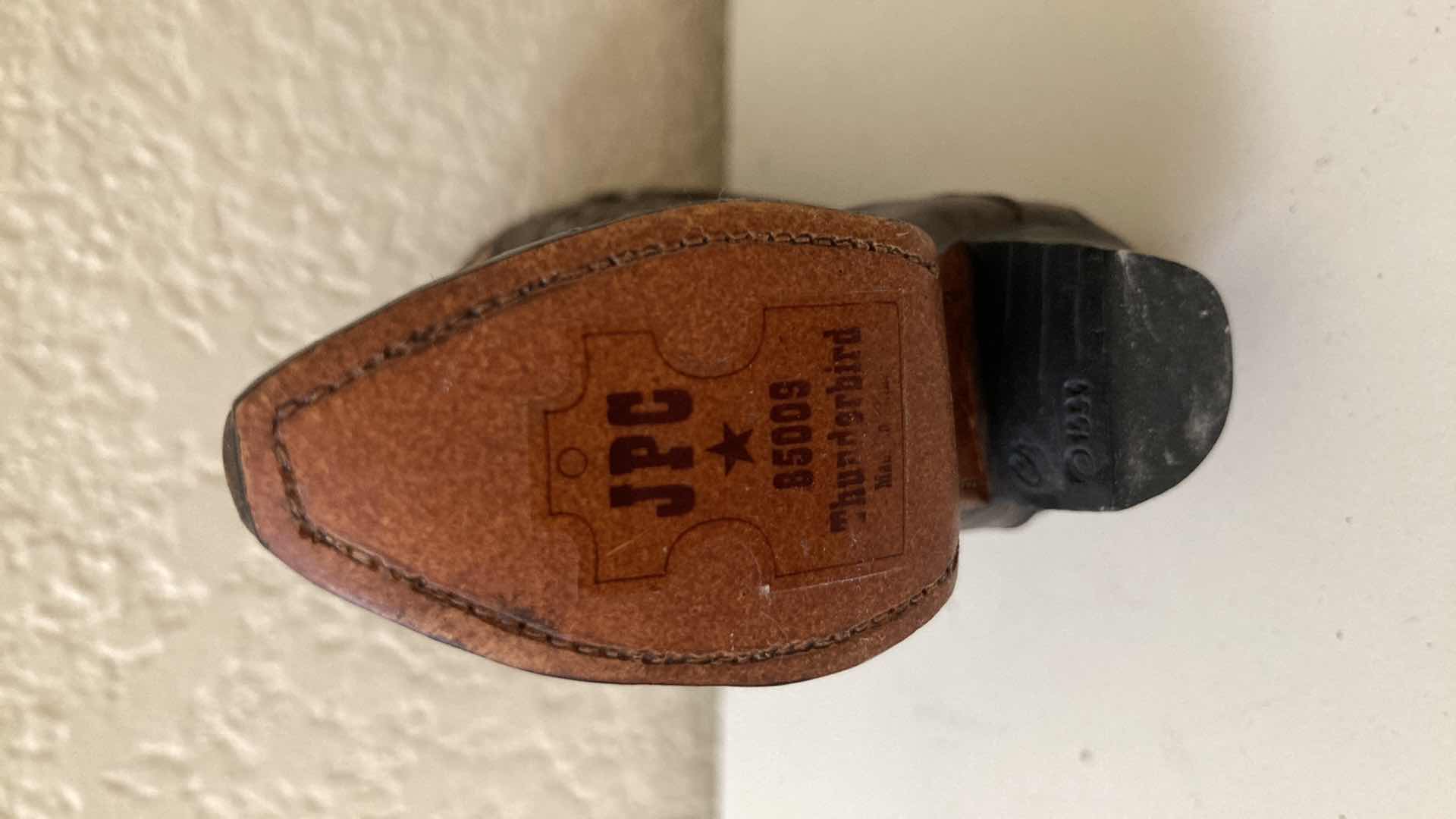 Photo 7 of JPC THUNDERBIRD WESTERN COWBOY BOOT RESIN DECOR H4.25”