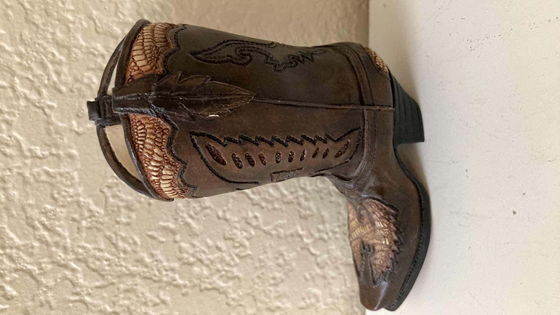 Photo 4 of JPC THUNDERBIRD WESTERN COWBOY BOOT RESIN DECOR H4.25”