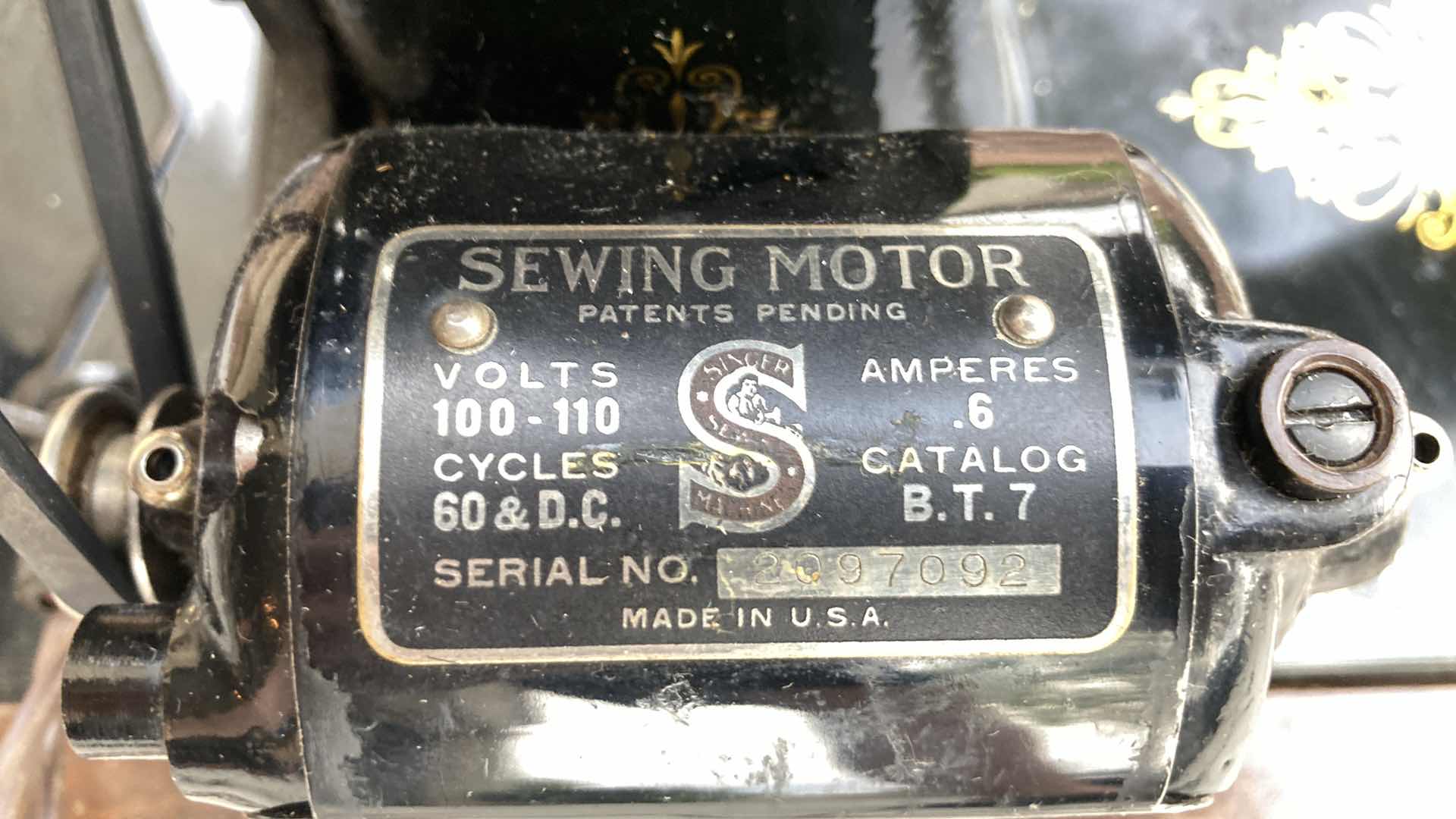 Photo 1 of SINGER ANTIQUE BLACK & GOLD  SEWING MACHINE MODEL Y722175