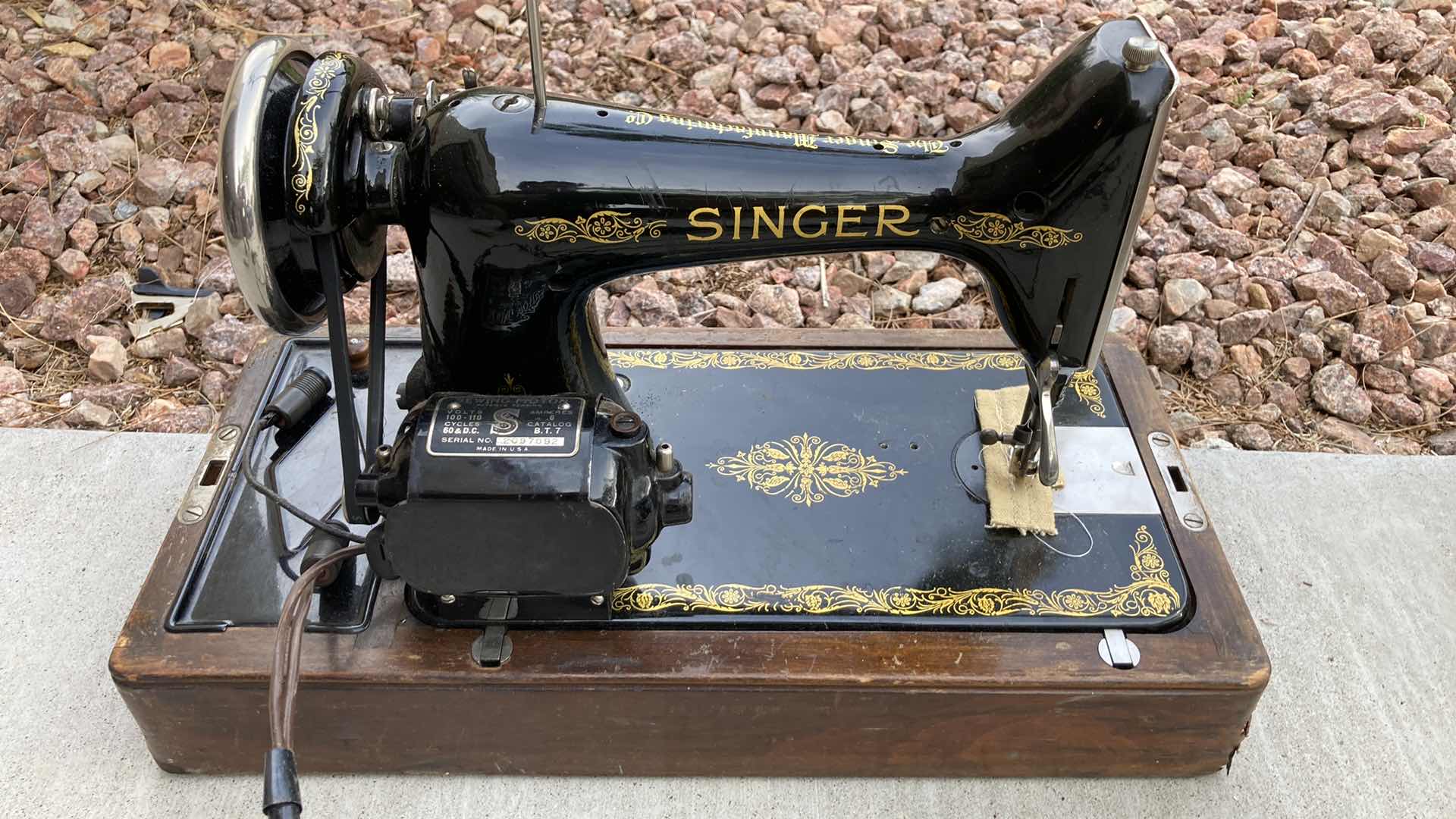 Photo 1 of SINGER ANTIQUE BLACK & GOLD  SEWING MACHINE MODEL Y722175