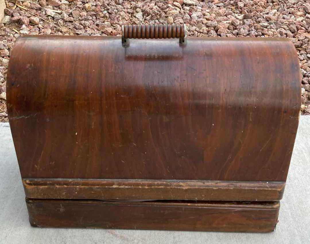 Photo 1 of SINGER ANTIQUE BLACK & GOLD  SEWING MACHINE MODEL Y722175