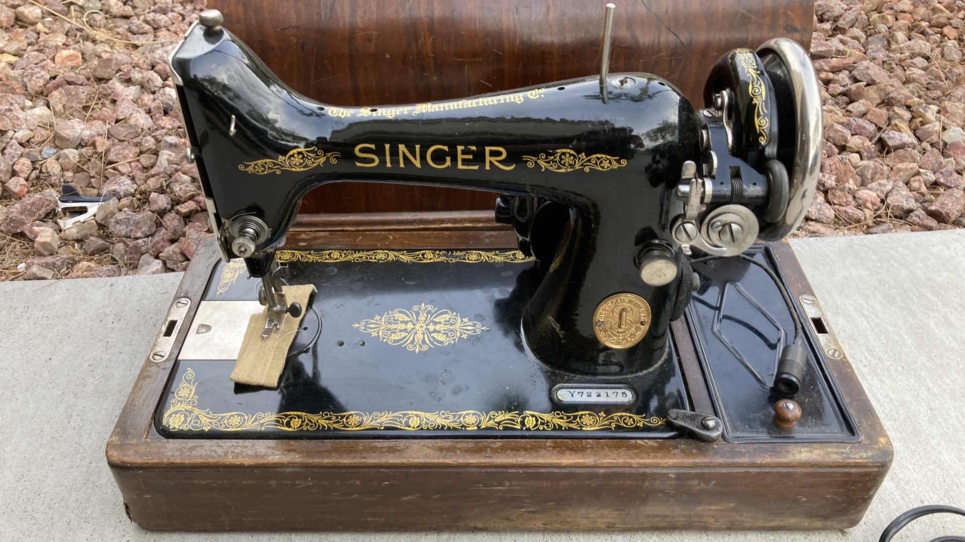 Photo 1 of SINGER ANTIQUE BLACK & GOLD  SEWING MACHINE MODEL Y722175