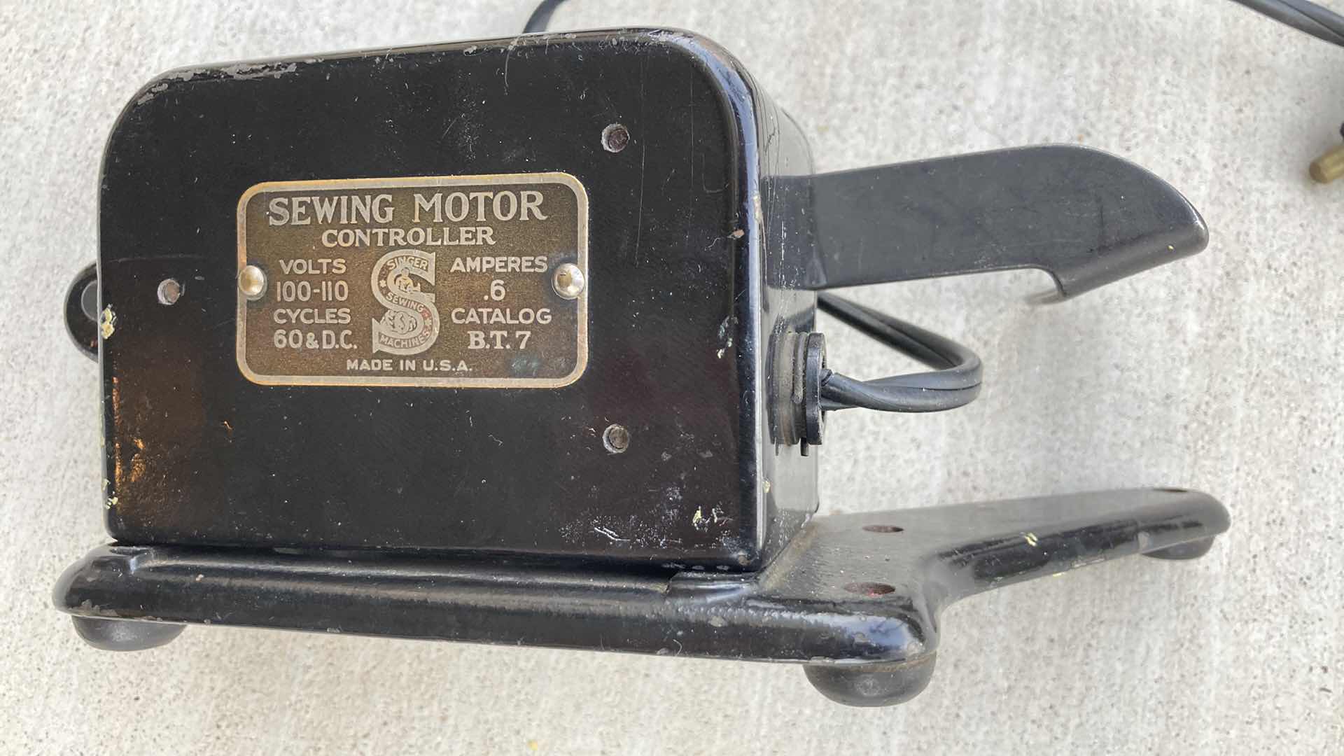 Photo 1 of SINGER ANTIQUE BLACK & GOLD  SEWING MACHINE MODEL Y722175