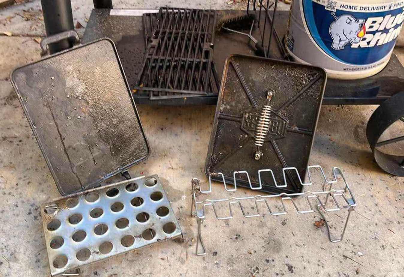 Photo 1 of OKLAHOMA JOE’S SMOKERS BLACK LONGHORN COMBO 3 BURNER CHARCOAL & PROPANE GAS SMOKER BBQ GRILL MODEL 15202029 1,060sq.in. COOKING SPACE W COVER, BLUE RHINO 15LB PROPANE TANK & GRILLING ACCESSORIES (READ NOTES)