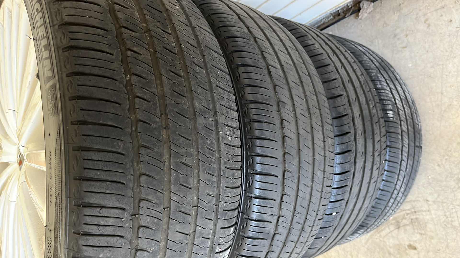 Photo 1 of LINCOLN 19" WHITE FINISH WHEELS RIMS 19X8JX55 (4) W MICHELIN TUBELESS TIRES 245/40R19 (3) SAILUN TIRE 245/40R19