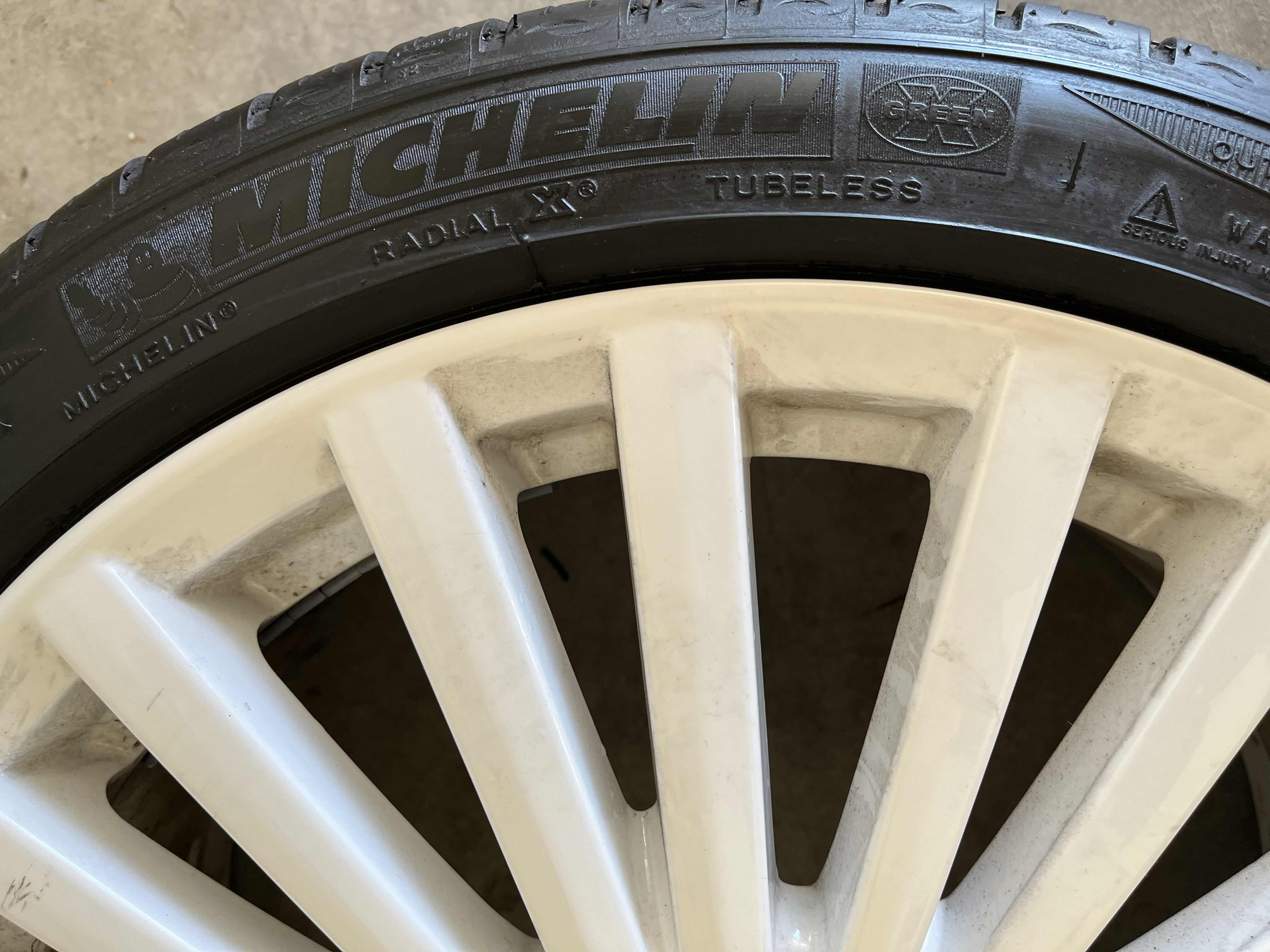 Photo 1 of LINCOLN 19" WHITE FINISH WHEELS RIMS 19X8JX55 (4) W MICHELIN TUBELESS TIRES 245/40R19 (3) SAILUN TIRE 245/40R19