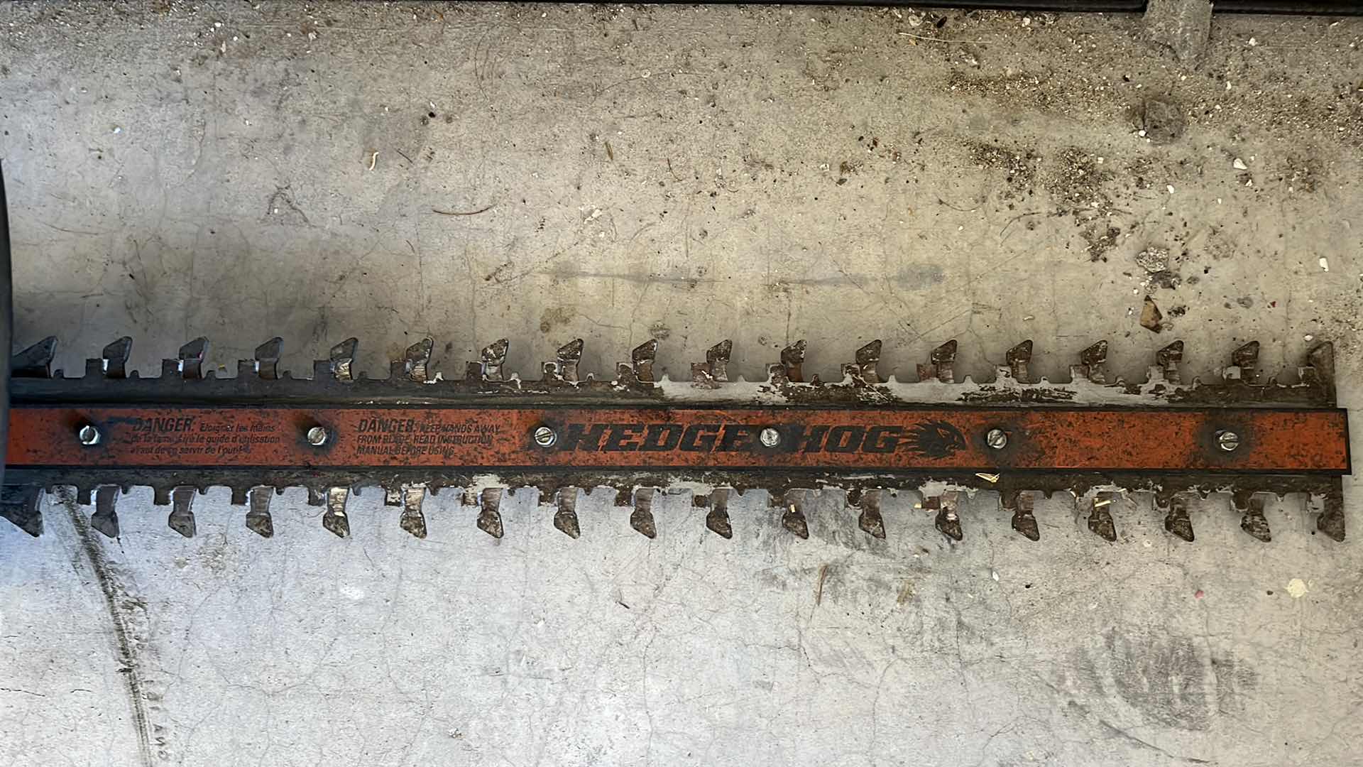 Photo 1 of BLACK & DECKER 18” HEDGEHOG ELECTRIC POWERED HEDGE TRIMMER MODEL HS 1000 TYPE 1