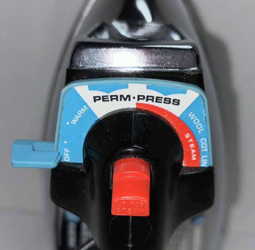 Photo 1 of GENERAL ELECTRIC IRON (H3F68)