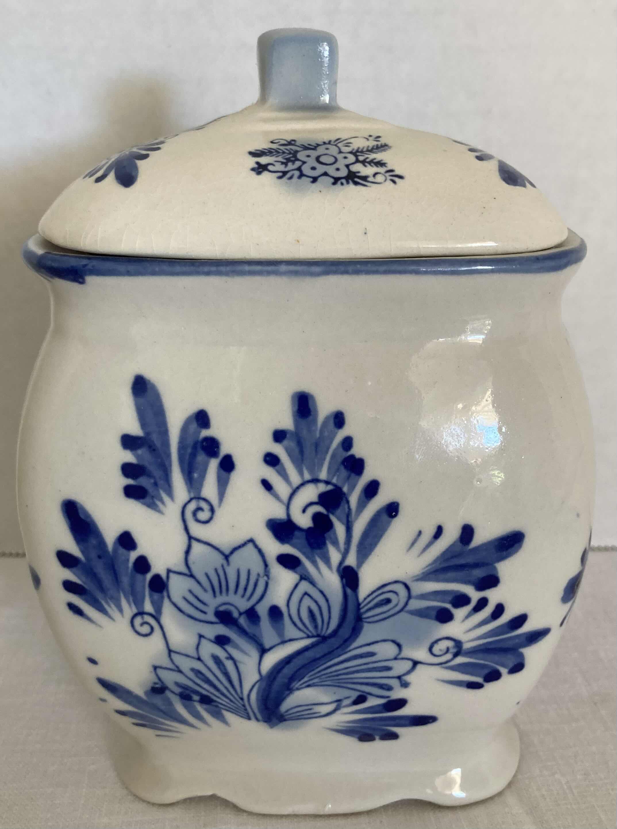 Photo 1 of BLUE & WHITE CHINESE PORCELAIN PIERI BOXES H4.5”