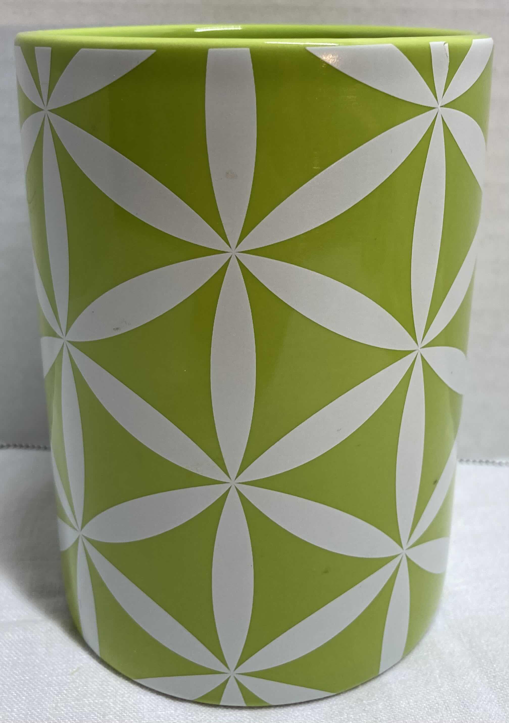 Photo 1 of VASES VARIOUS STYLES & SIZES H10”